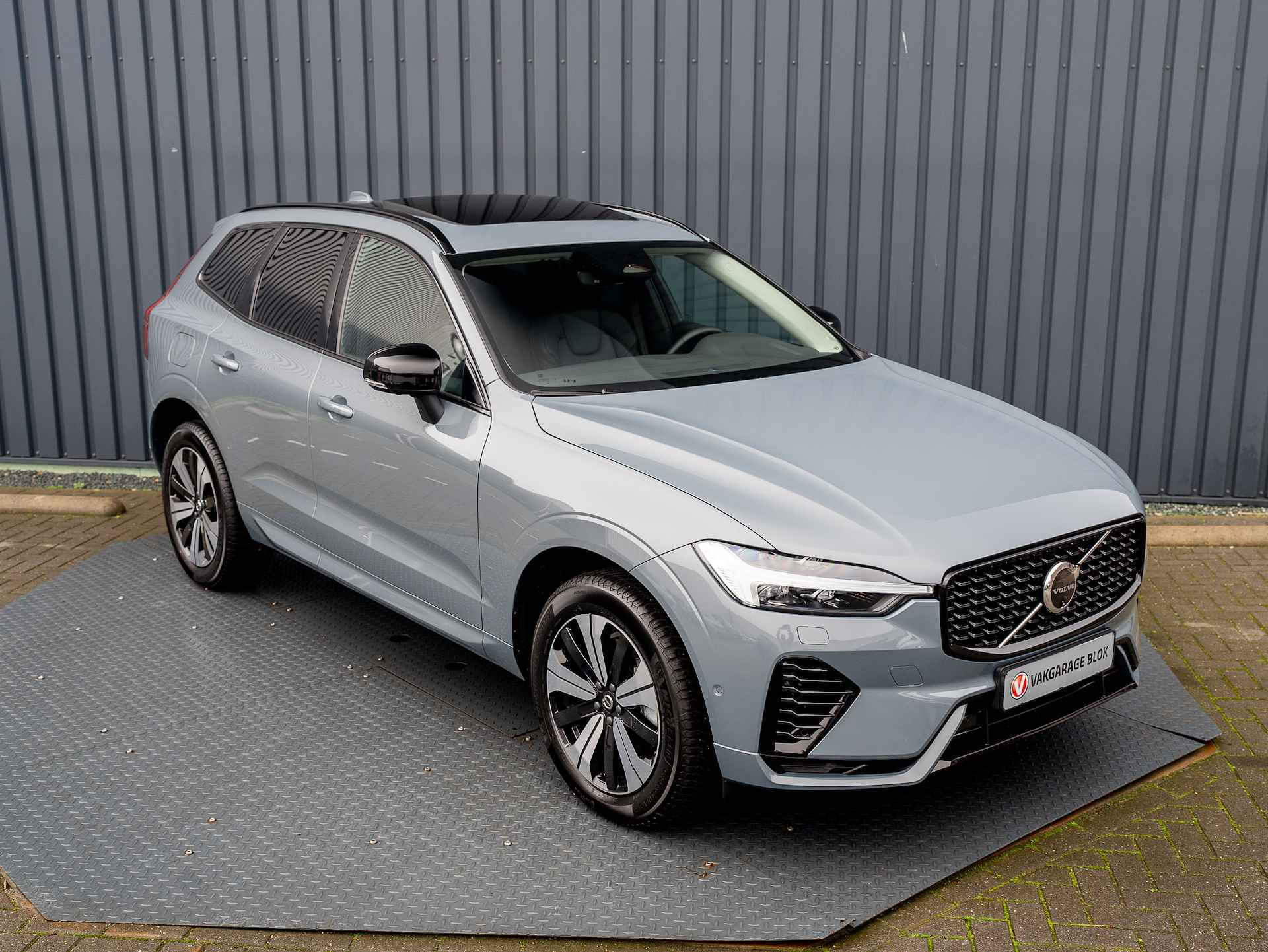 Volvo XC60 2.0 T6 Plug-in hybrid AWD Plus Dark | 360 Camera | Harman/Kardon | Trekhaak | Panodak | Long Range | Prijs Rijklaar!! - 45/51