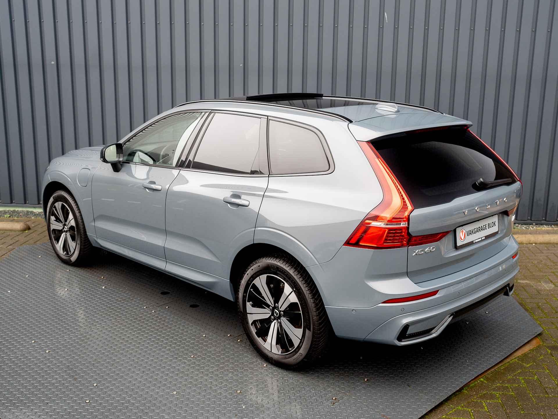 Volvo XC60 2.0 T6 Plug-in hybrid AWD Plus Dark | 360 Camera | Harman/Kardon | Trekhaak | Panodak | Long Range | Prijs Rijklaar!! - 46/51