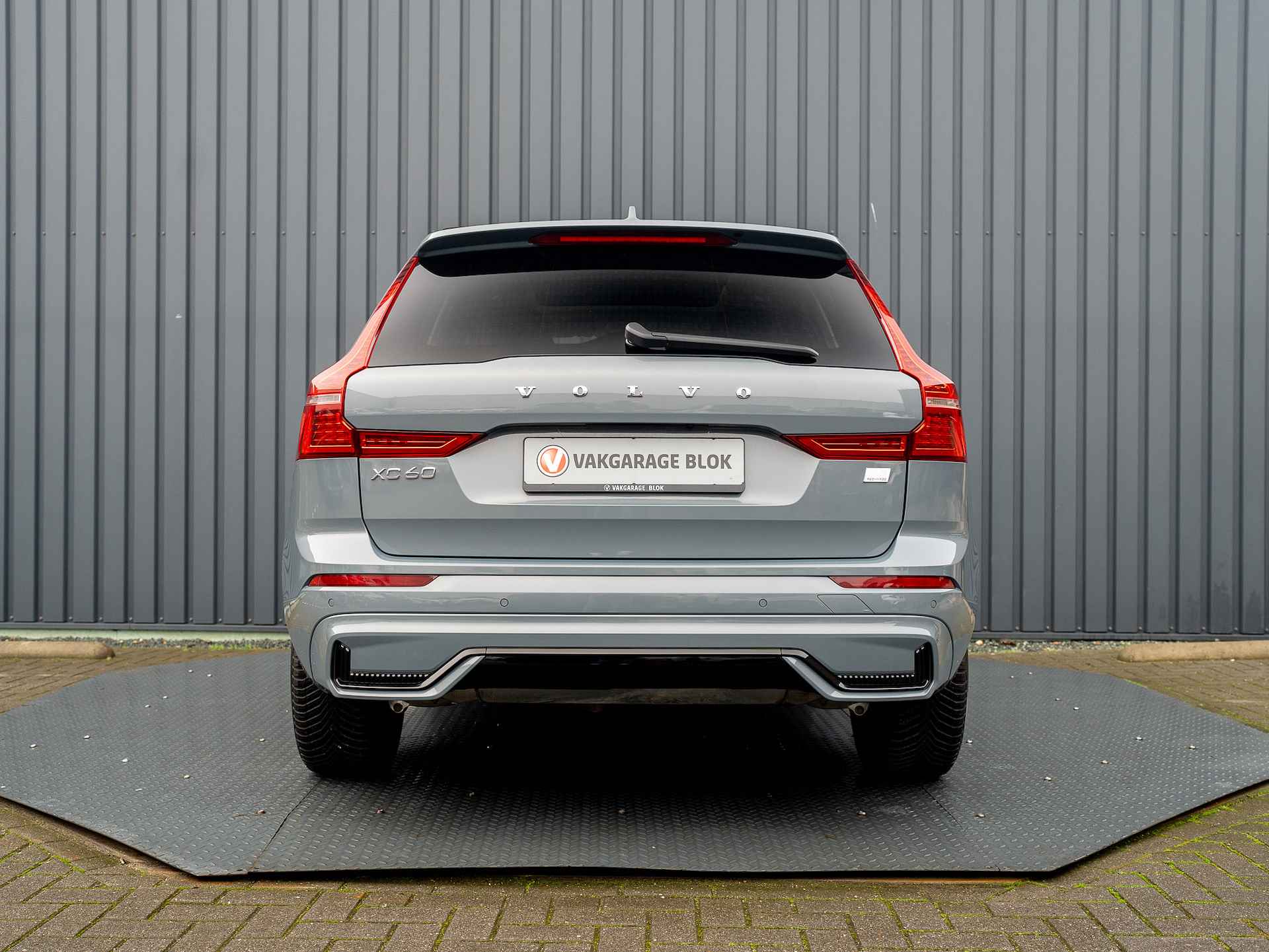 Volvo XC60 2.0 T6 Plug-in hybrid AWD Plus Dark | 360 Camera | Harman/Kardon | Trekhaak | Panodak | Long Range | Prijs Rijklaar!! - 48/51