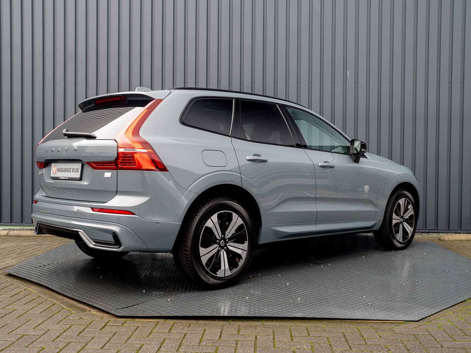 Volvo XC60 2.0 T6 Plug-in hybrid AWD Plus Dark | 360 Camera | Harman/Kardon | Trekhaak | Panodak | Long Range | Prijs Rijklaar!! - 50/51