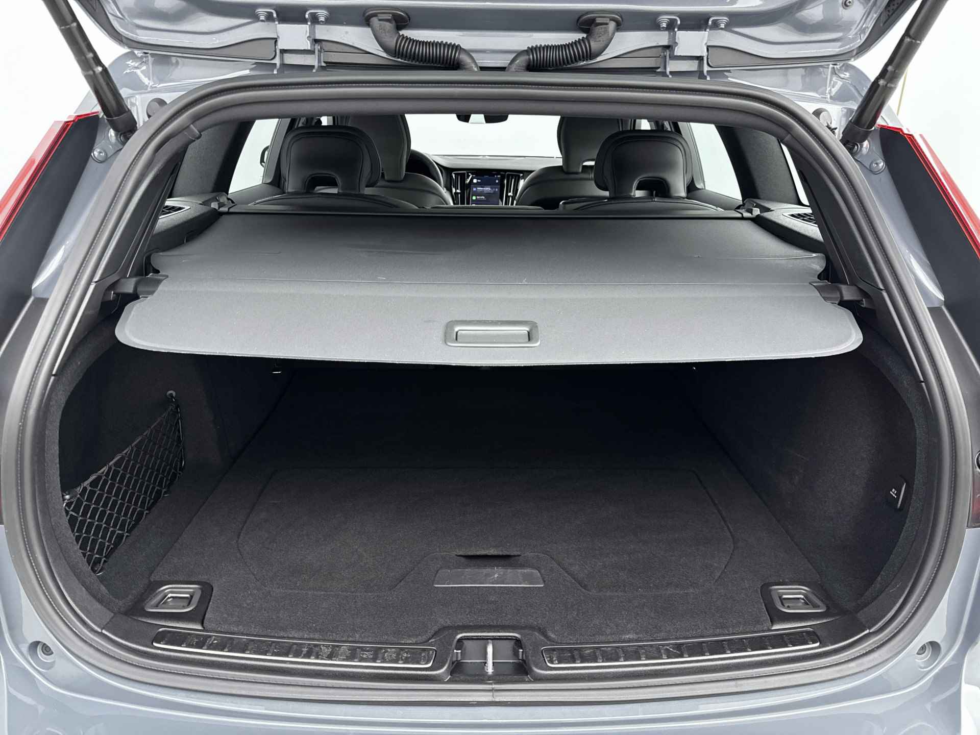 Volvo V60 B3 Plus Dark | 360' Camera | Harman Kardon | Sportstoelen | Panoramadak | Trekhaak | Parkeerverwarming | Full Led | - 29/37