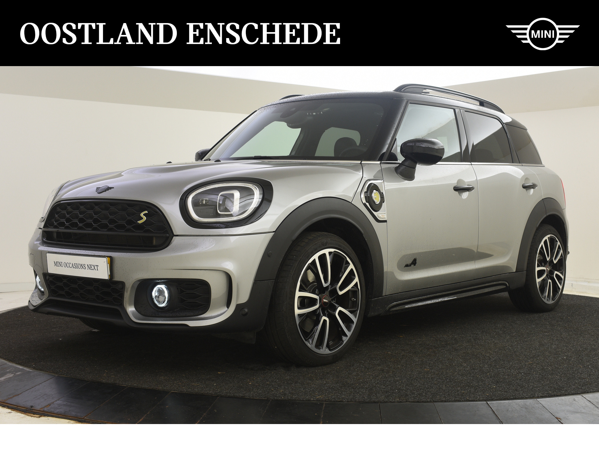 MINI Countryman Cooper SE ALL4 JCW Automaat / Premium Plus Pakket / Panoramadak / Achteruitrijcamera / Comfort Access Active Cruise Control / LED / Stoelverwarming