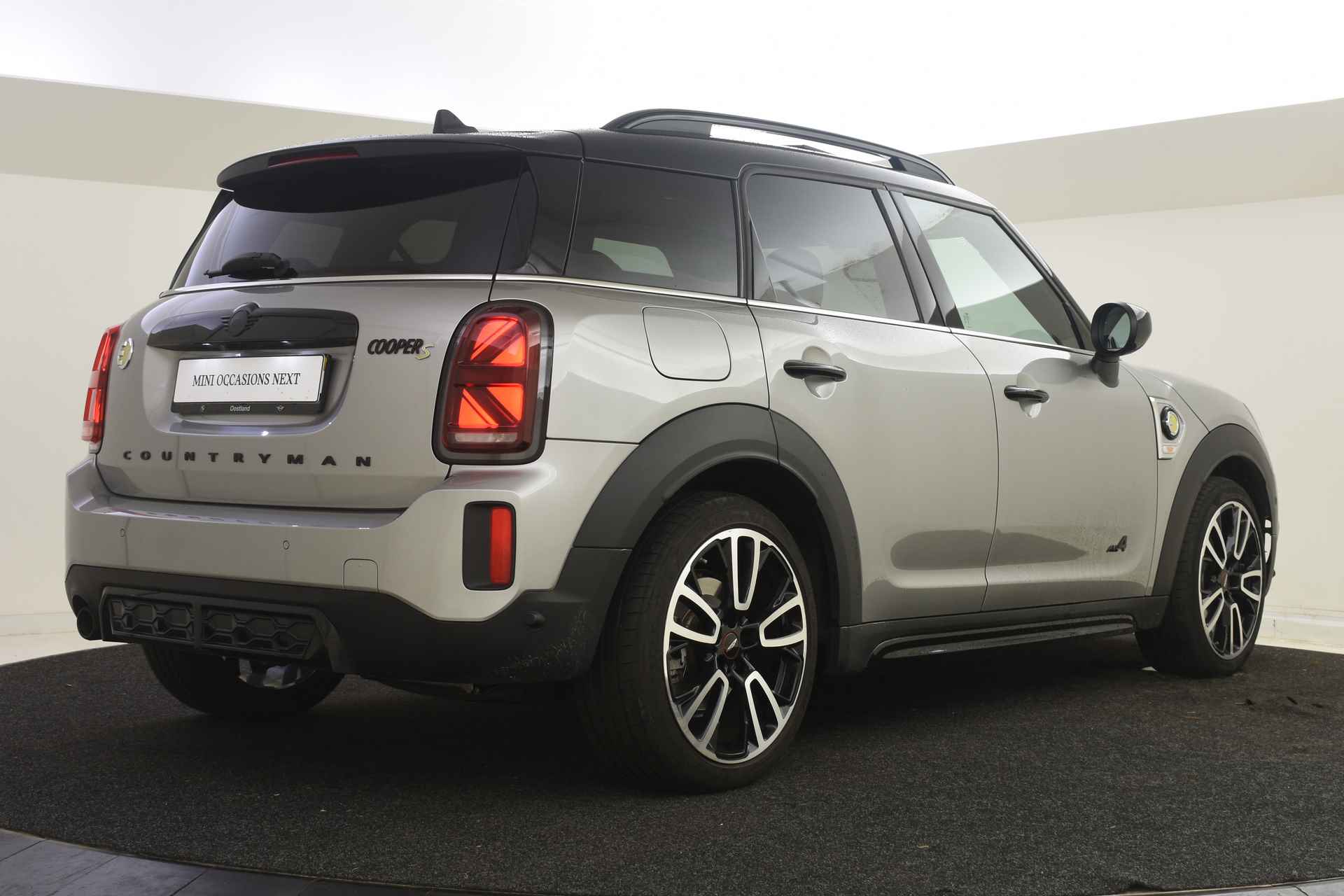 MINI Countryman Cooper SE ALL4 JCW Automaat / Premium Plus Pakket / Panoramadak / Achteruitrijcamera / Comfort Access Active Cruise Control / LED / Stoelverwarming - 3/48