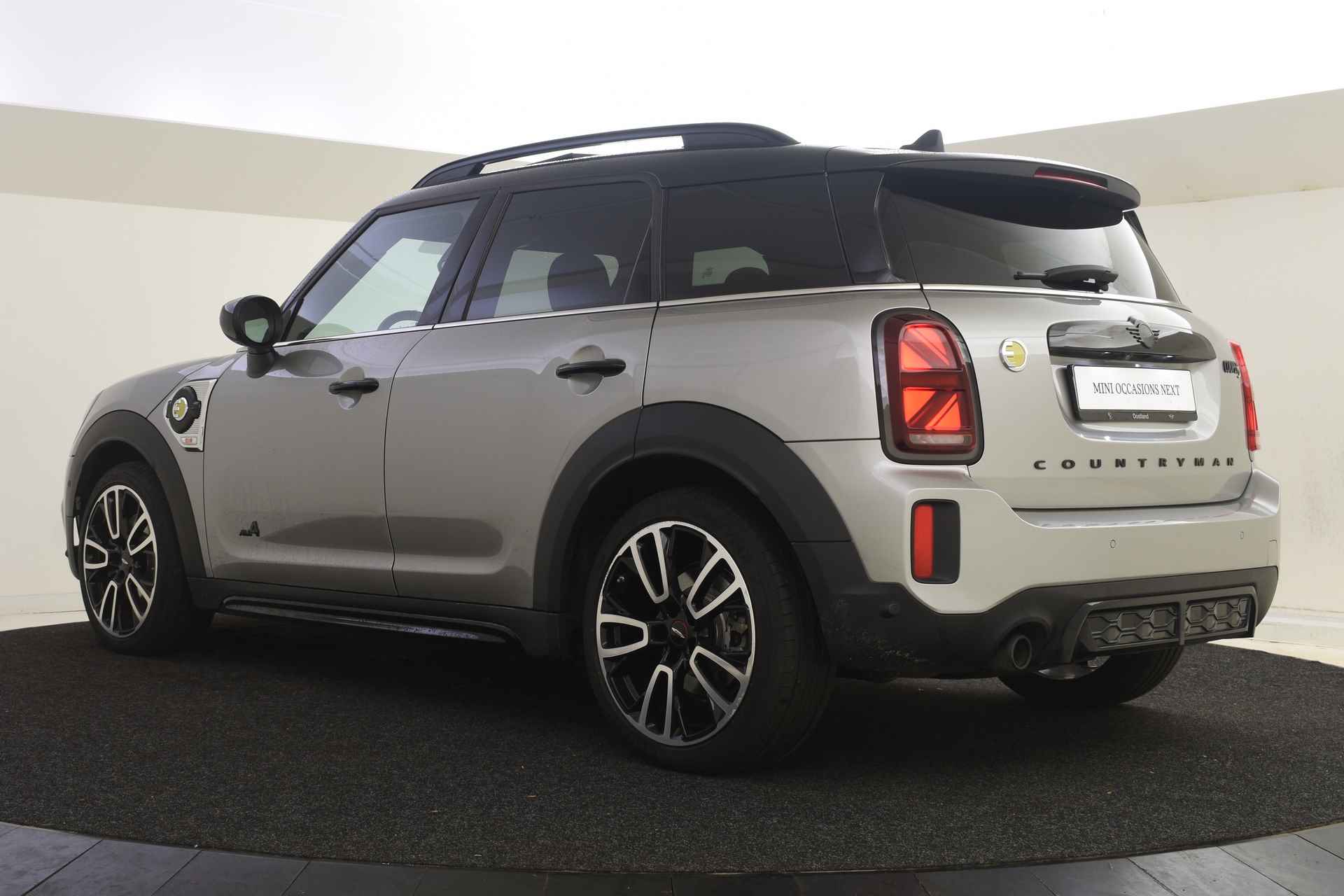 MINI Countryman Cooper SE ALL4 JCW Automaat / Premium Plus Pakket / Panoramadak / Achteruitrijcamera / Comfort Access Active Cruise Control / LED / Stoelverwarming - 13/48