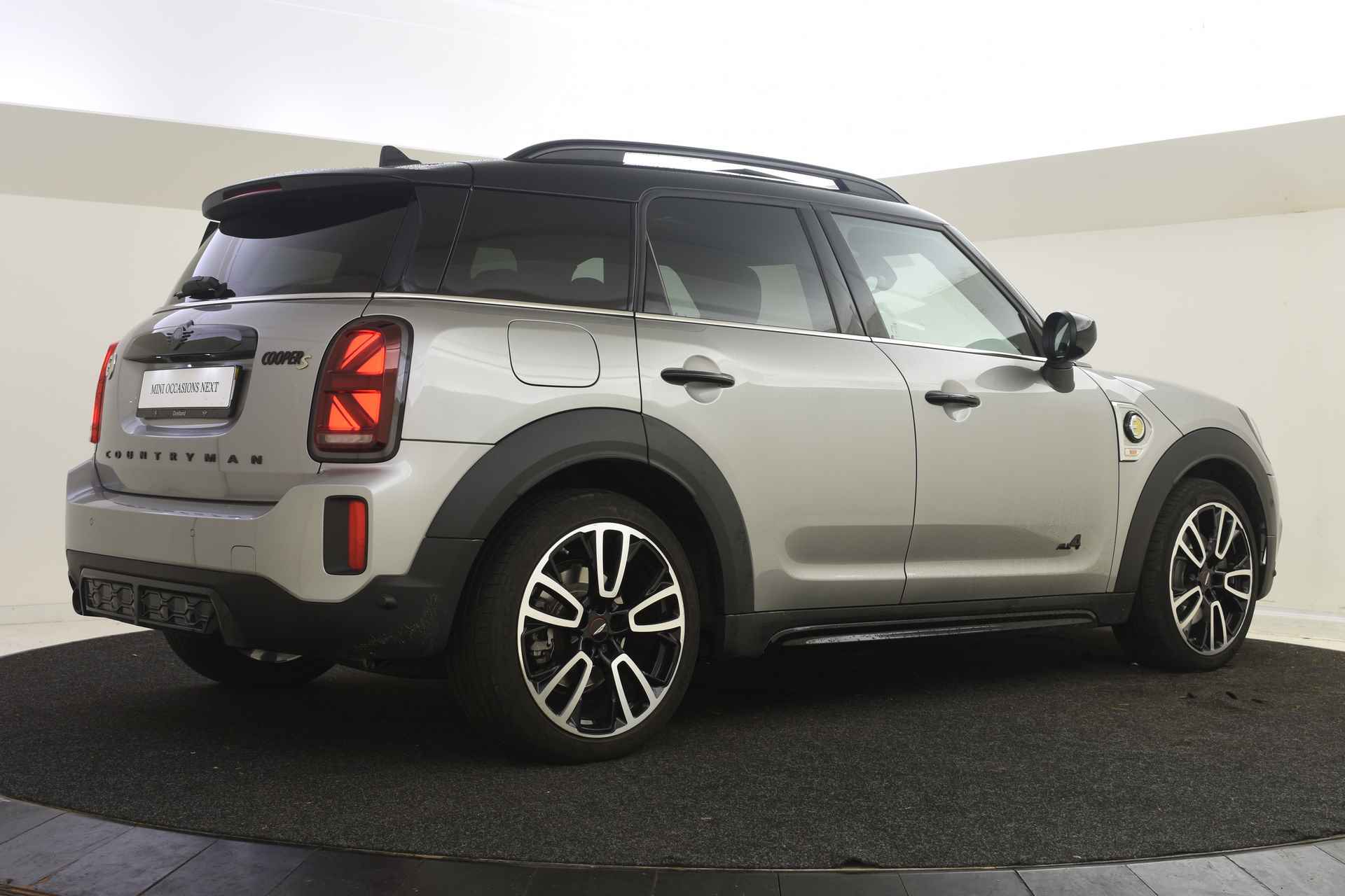 MINI Countryman Cooper SE ALL4 JCW Automaat / Premium Plus Pakket / Panoramadak / Achteruitrijcamera / Comfort Access Active Cruise Control / LED / Stoelverwarming - 14/48