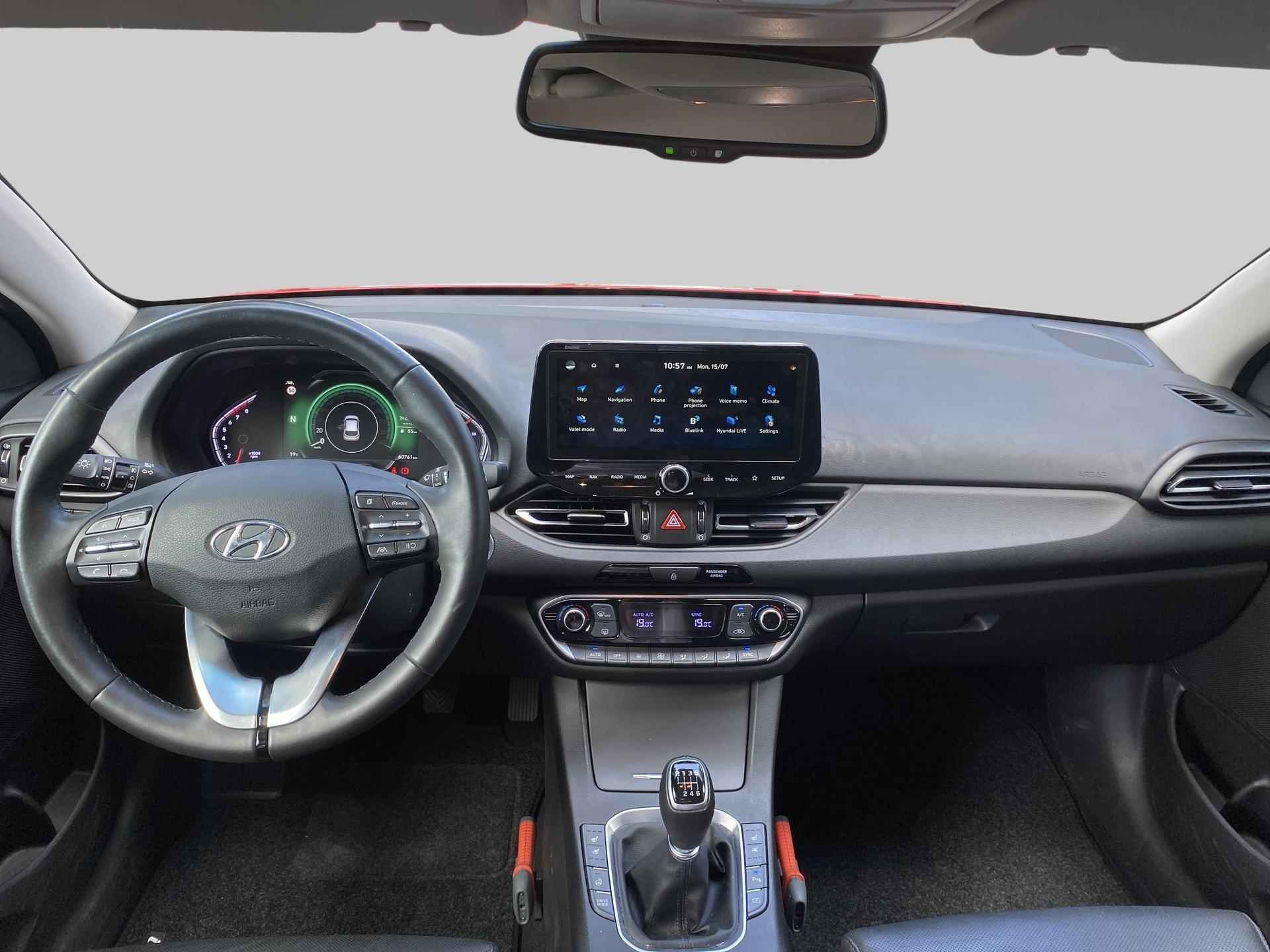 Hyundai i30 Wagon 1.5 T-GDi MHEV Premium | 160PK | leder | trekhaak (afneembaar) - 10/23