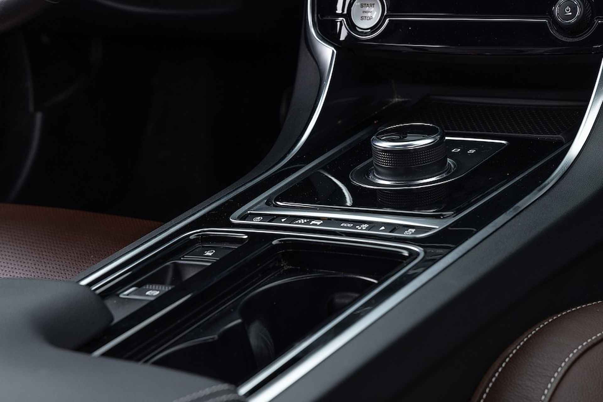 Jaguar XF 2.0t Prestige R-Sport | GROOT NAVI | LED | LEDER | Automaat - 10/40