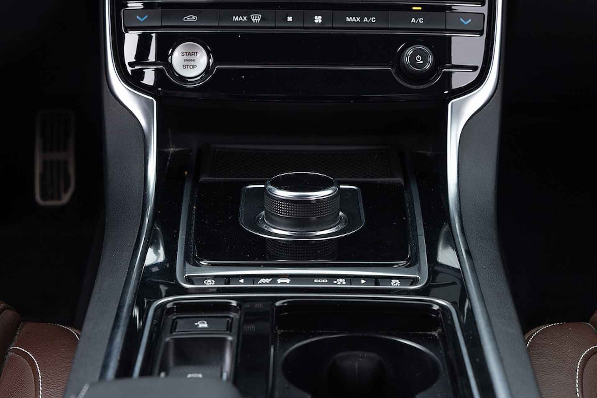 Jaguar XF 2.0t Prestige R-Sport | GROOT NAVI | LED | LEDER | Automaat - 13/40