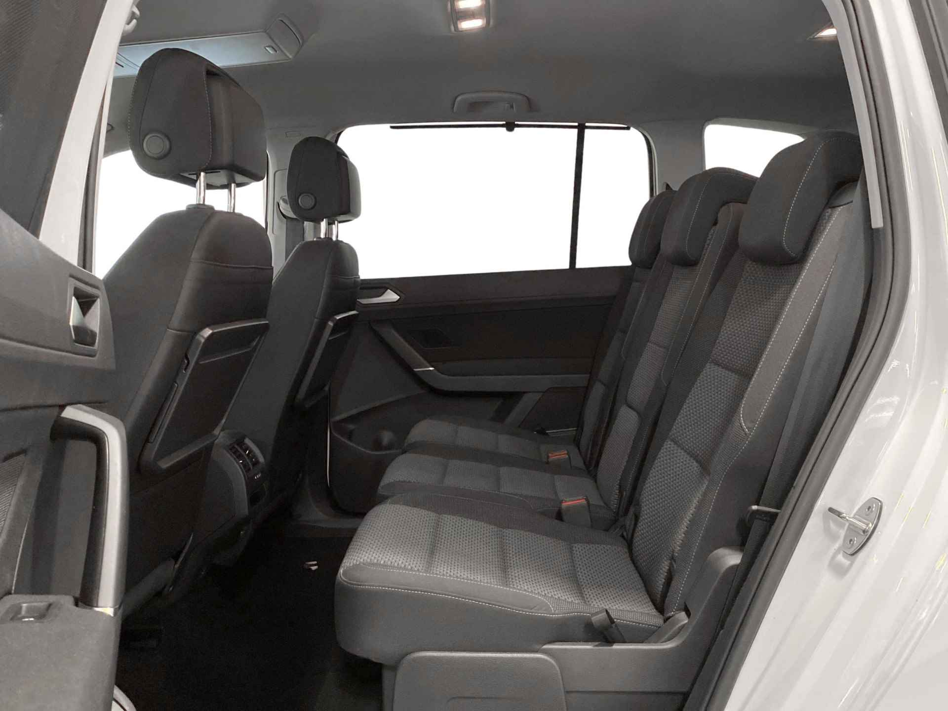 Volkswagen Touran 1.5TSI 150pk DSG Family 7p | Koplampverlichting LED | Adaptive Cruise Control | - 8/31