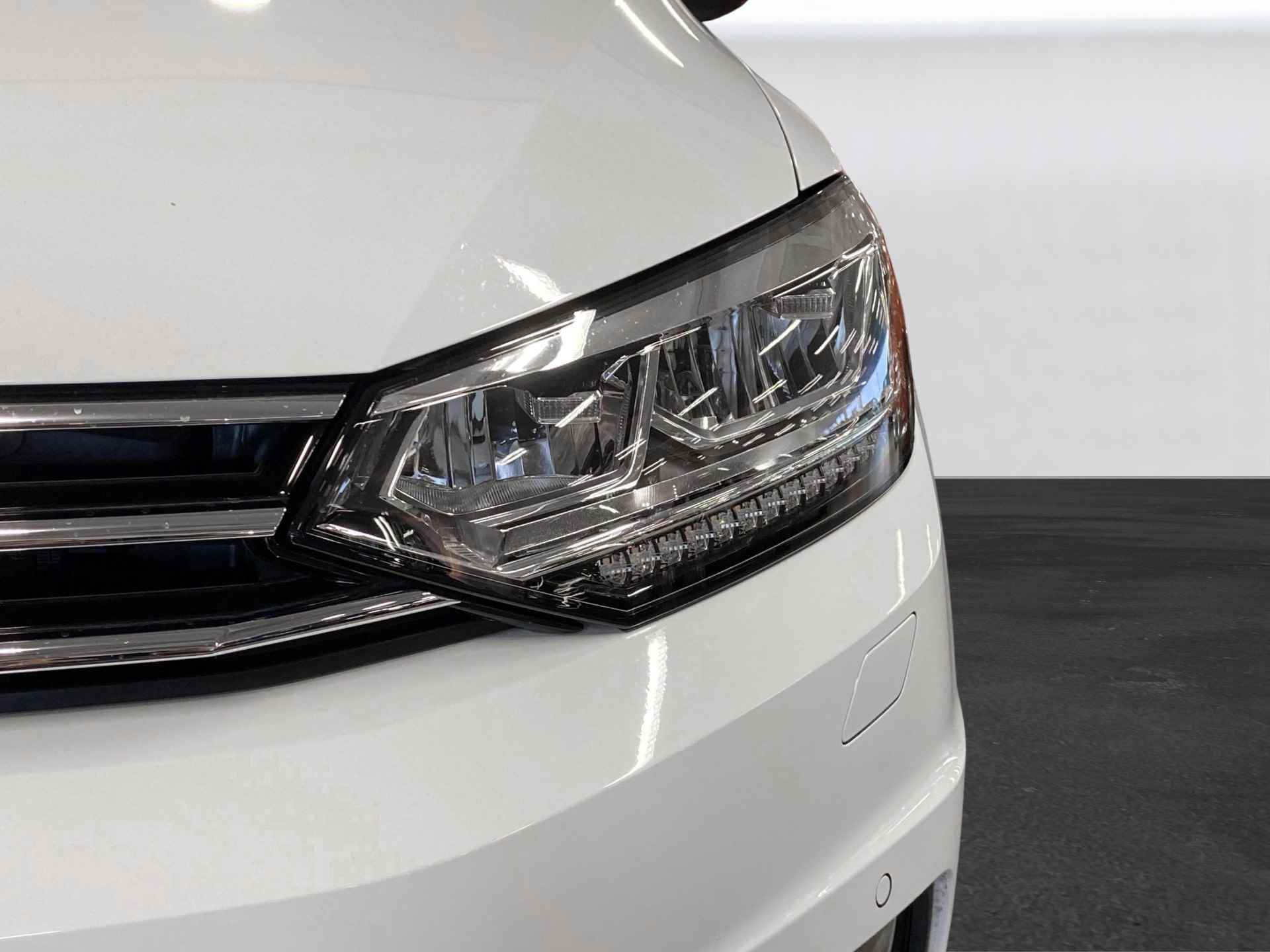 Volkswagen Touran 1.5TSI 150pk DSG Family 7p | Koplampverlichting LED | Adaptive Cruise Control | - 27/31