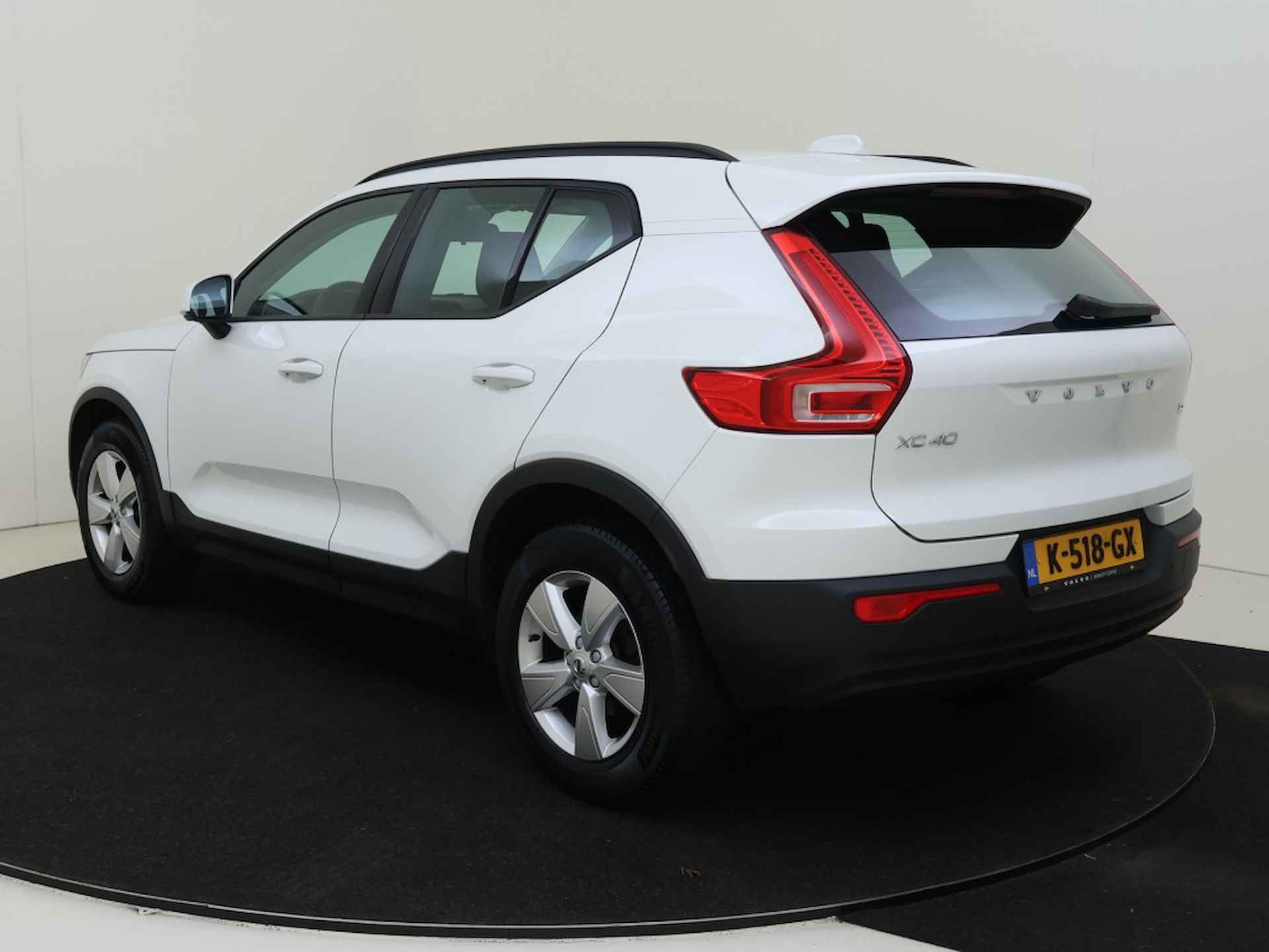 Volvo XC40 1.5 T2 Momentum | Parkeercamera | Verwarmbare stoelen - 4/35