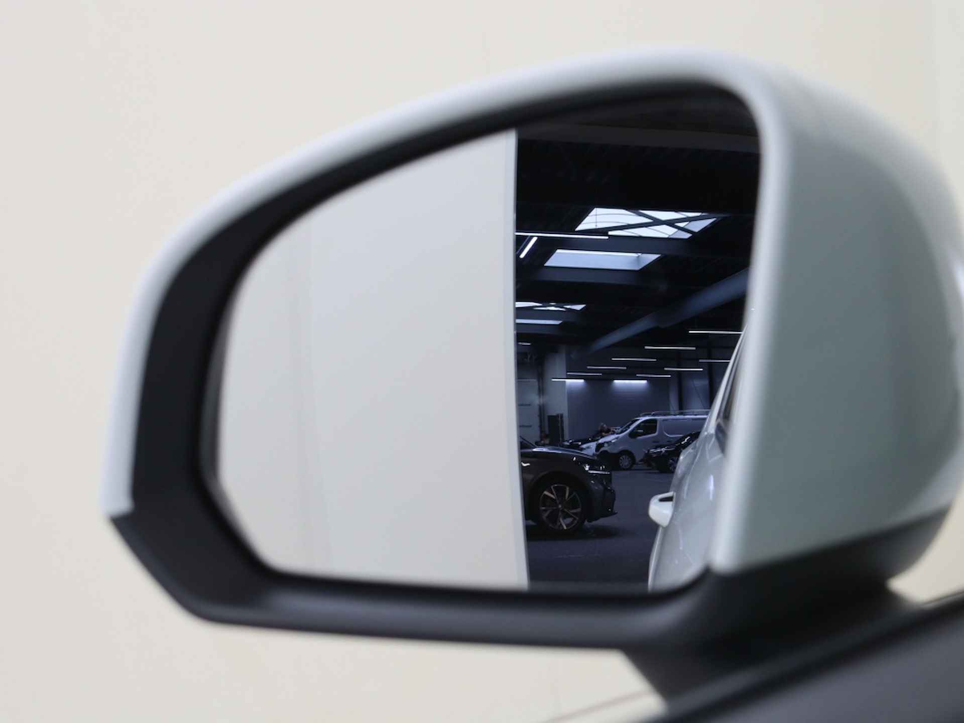 Volvo XC40 1.5 T2 Momentum | Parkeercamera | Verwarmbare stoelen - 30/35