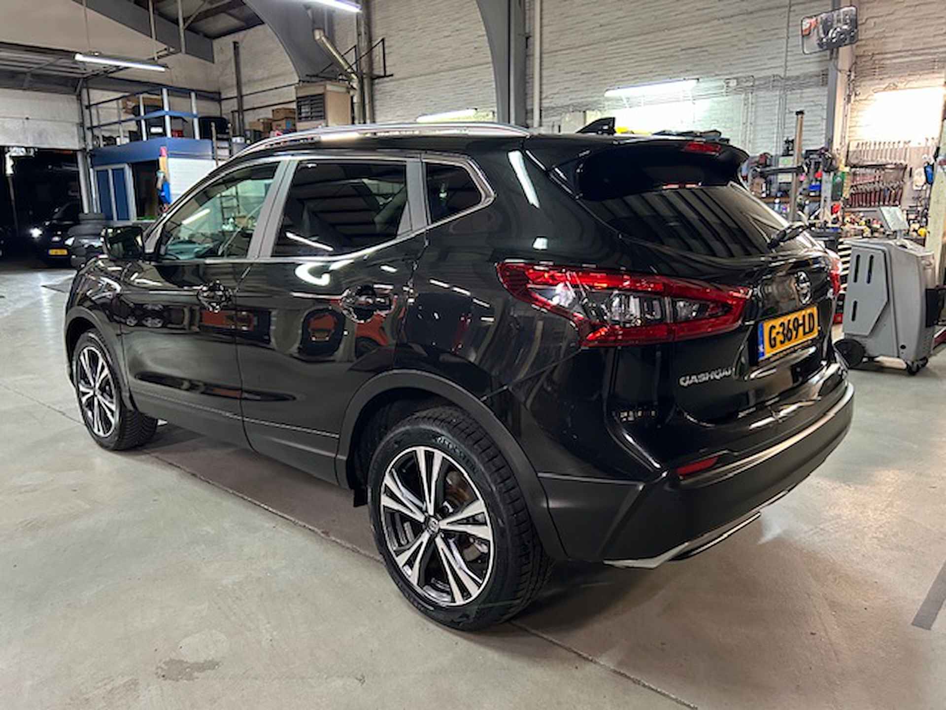 Nissan Qashqai 1.3 DIG-T 140pk N-Connecta | Navigatie | Android auto | 360* Camera | Cruise control | Panoramadak | All-season banden | NAP | Rijklaar prijs! - 5/25