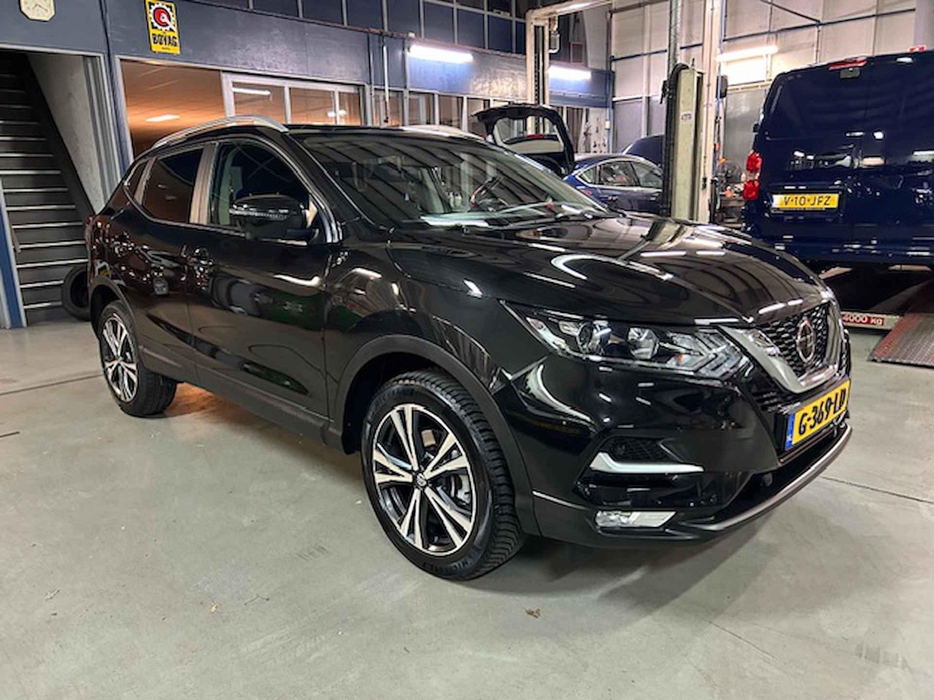 Nissan Qashqai 1.3 DIG-T 140pk N-Connecta | Navigatie | Android auto | 360* Camera | Cruise control | Panoramadak | All-season banden | NAP | Rijklaar prijs! - 8/25