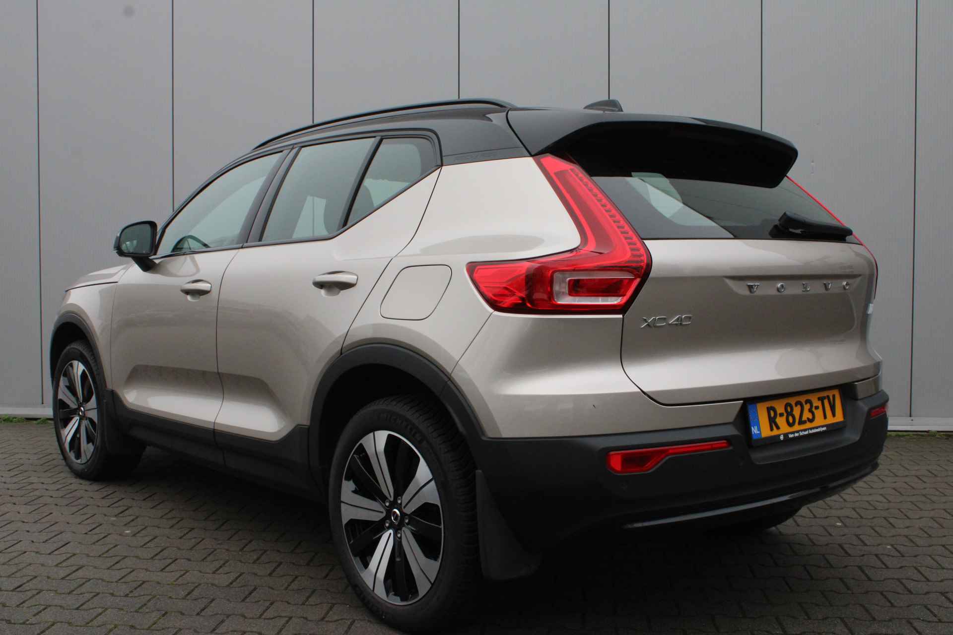 Volvo XC40 Recharge Core 70 kWh | All Season banden | Park assist camera | - 3/25