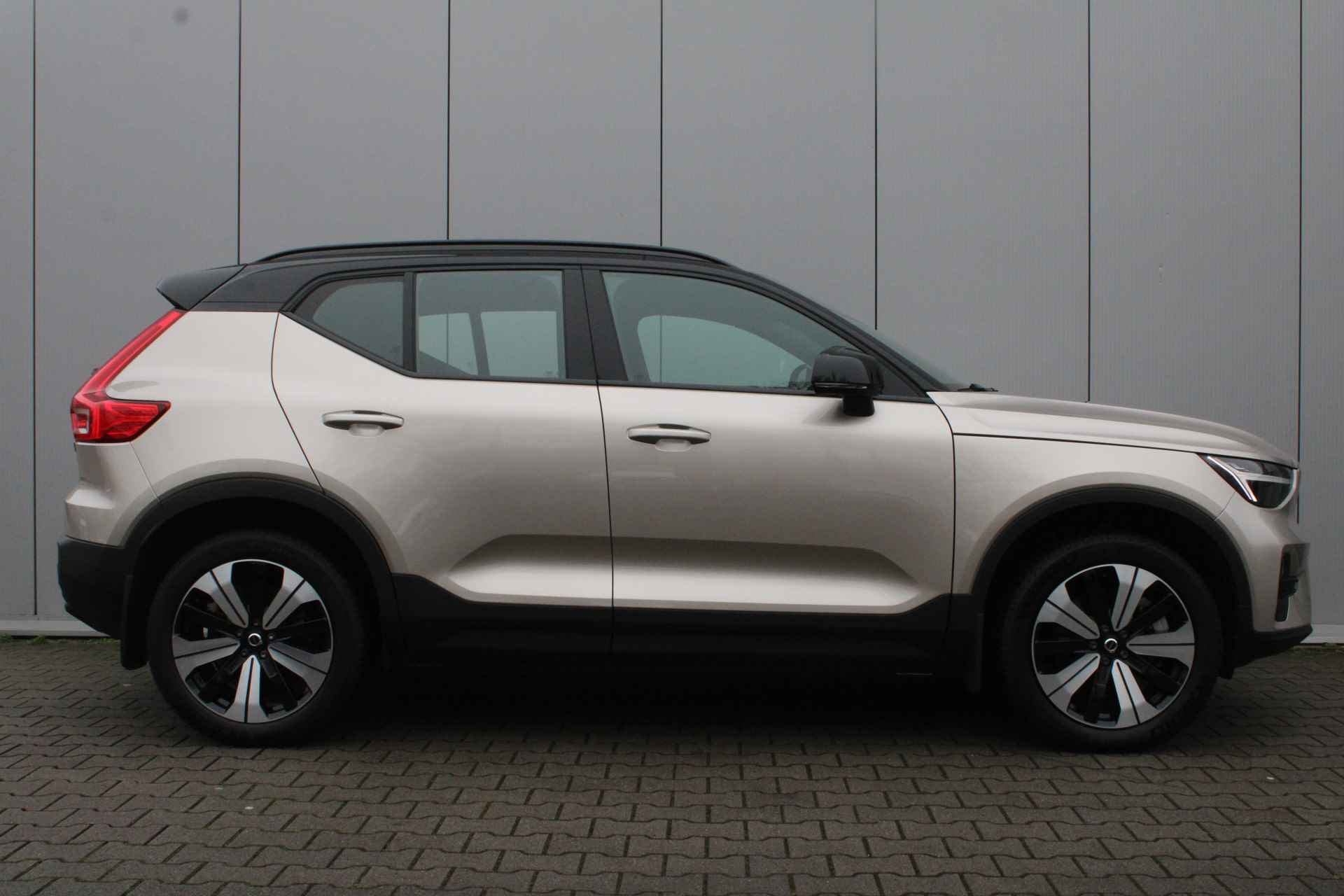 Volvo XC40 Recharge Core 70 kWh | All Season banden | Park assist camera | - 4/25