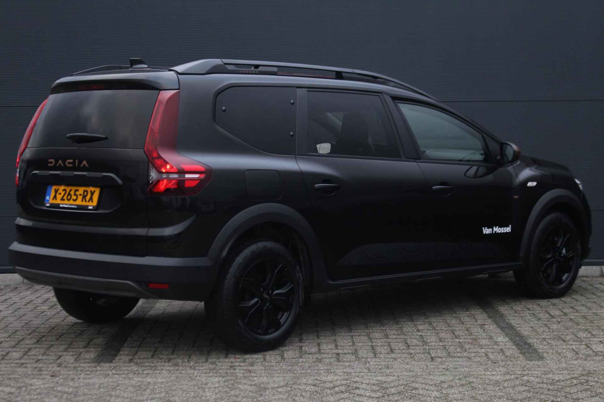 Dacia Jogger 1.0 TCe 110pk Extreme 7p. | Pack Extreme | Navigatie | Achteruitrijcamera | Apple Carplay/Android Auto | Climate Control | 7 Persoons - 5/37