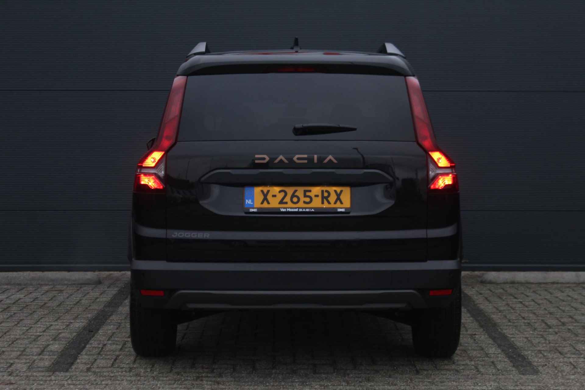 Dacia Jogger 1.0 TCe 110pk Extreme 7p. | Pack Extreme | Navigatie | Achteruitrijcamera | Apple Carplay/Android Auto | Climate Control | 7 Persoons - 6/37