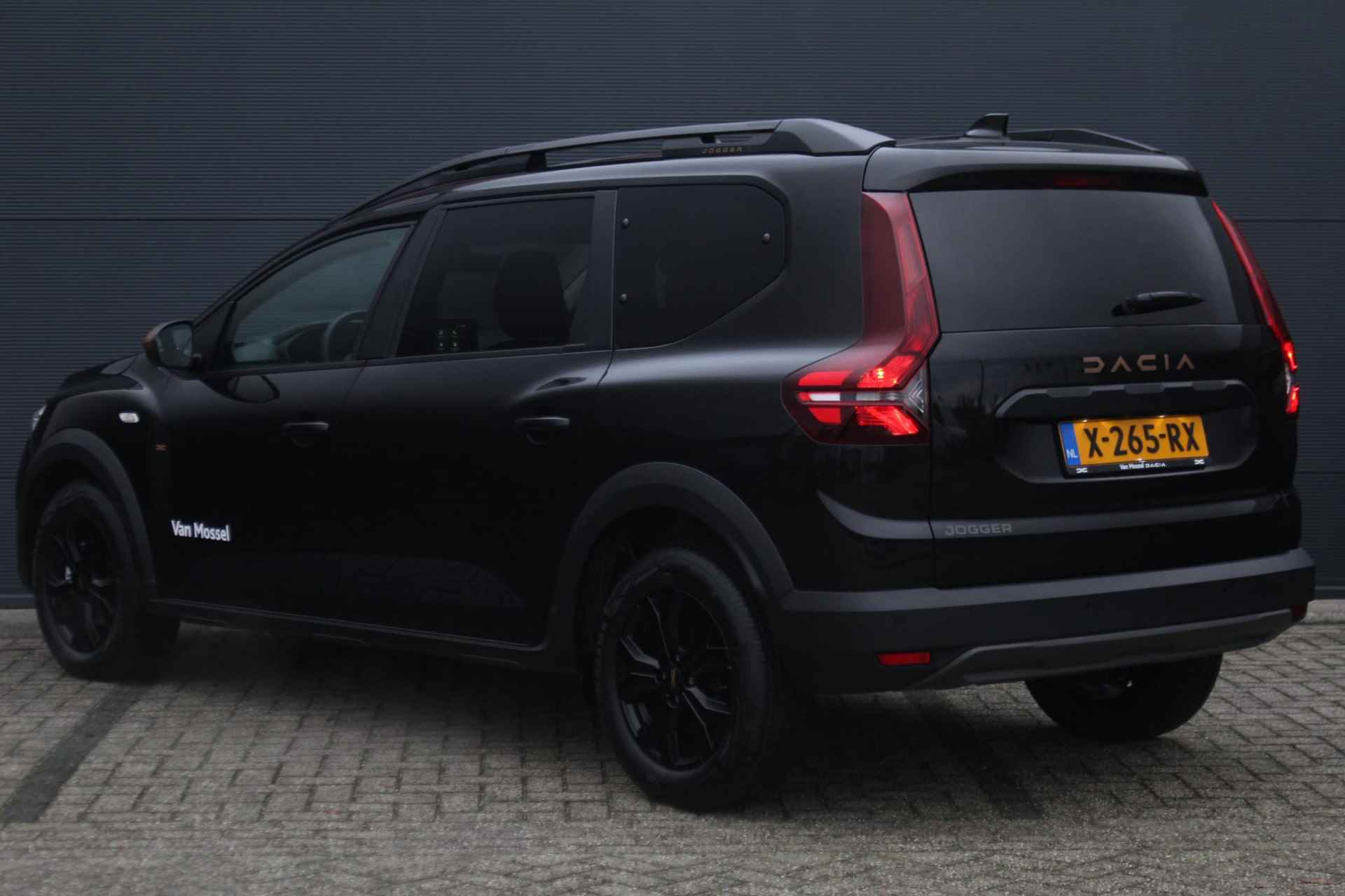 Dacia Jogger 1.0 TCe 110pk Extreme 7p. | Pack Extreme | Navigatie | Achteruitrijcamera | Apple Carplay/Android Auto | Climate Control | 7 Persoons - 7/37