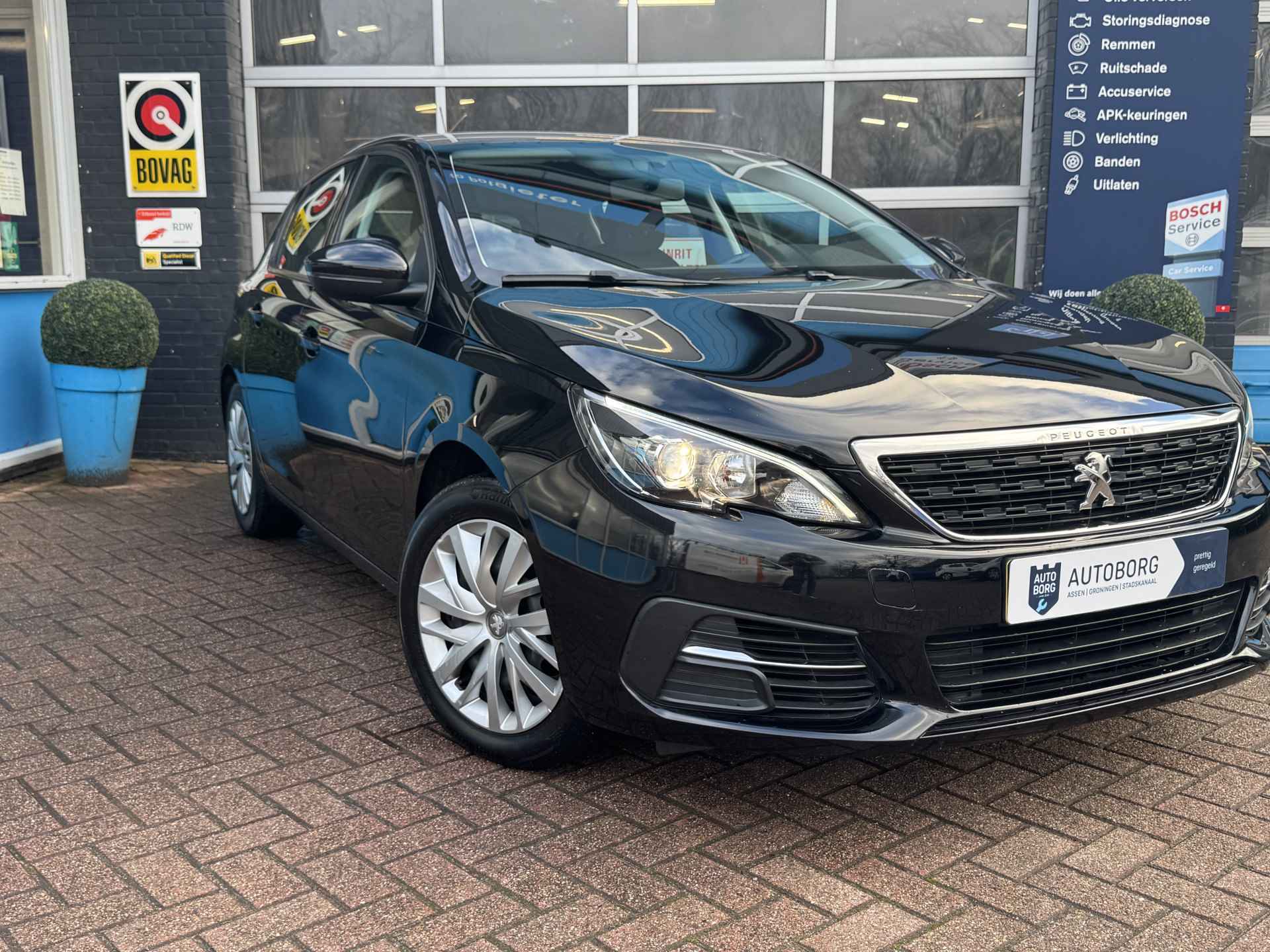 Peugeot 308 1.2 PureTech Blue Lease | Trekhaak | Navigatie | Rijklaar + 12 Maand BOVAG Garantie - 3/52