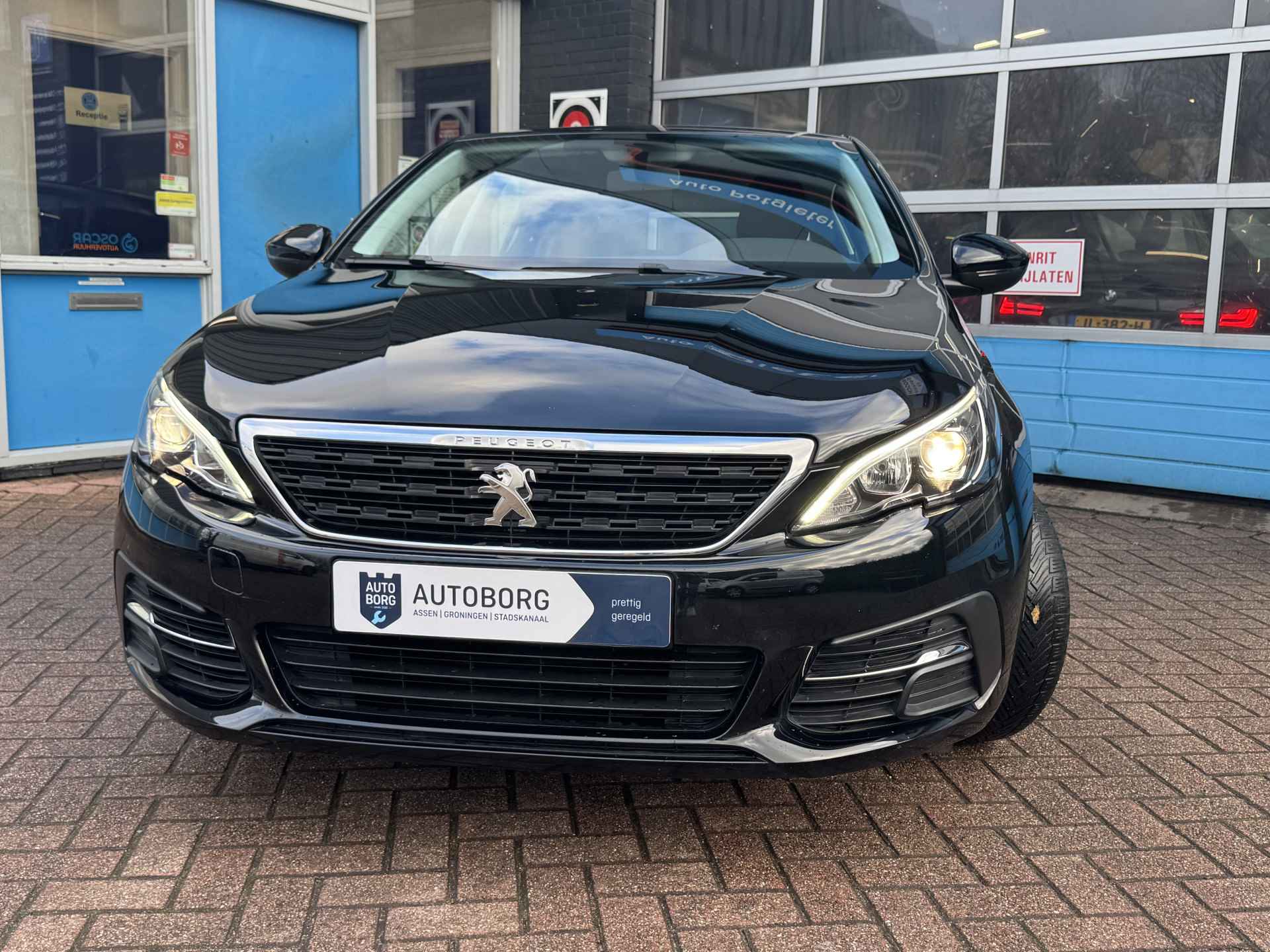 Peugeot 308 1.2 PureTech Blue Lease | Trekhaak | Navigatie | Rijklaar + 12 Maand BOVAG Garantie - 45/52