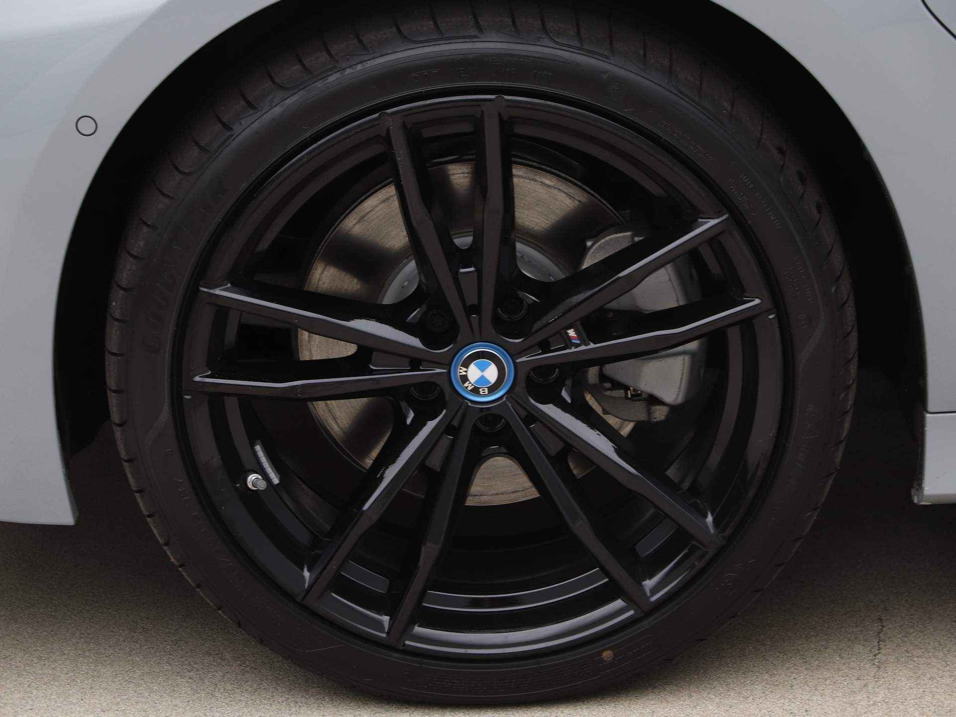 BMW 3 Serie 320e M-Sport - 17/22