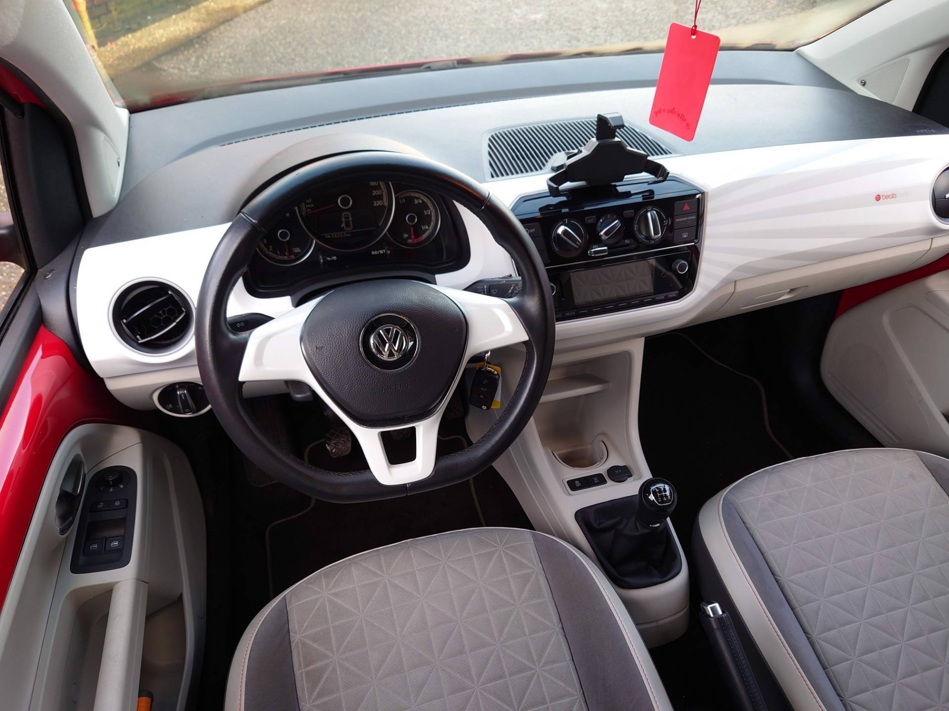 Volkswagen Up! 1.0 BMT up! beats, Dealer onderhouden, Airco - 10/22