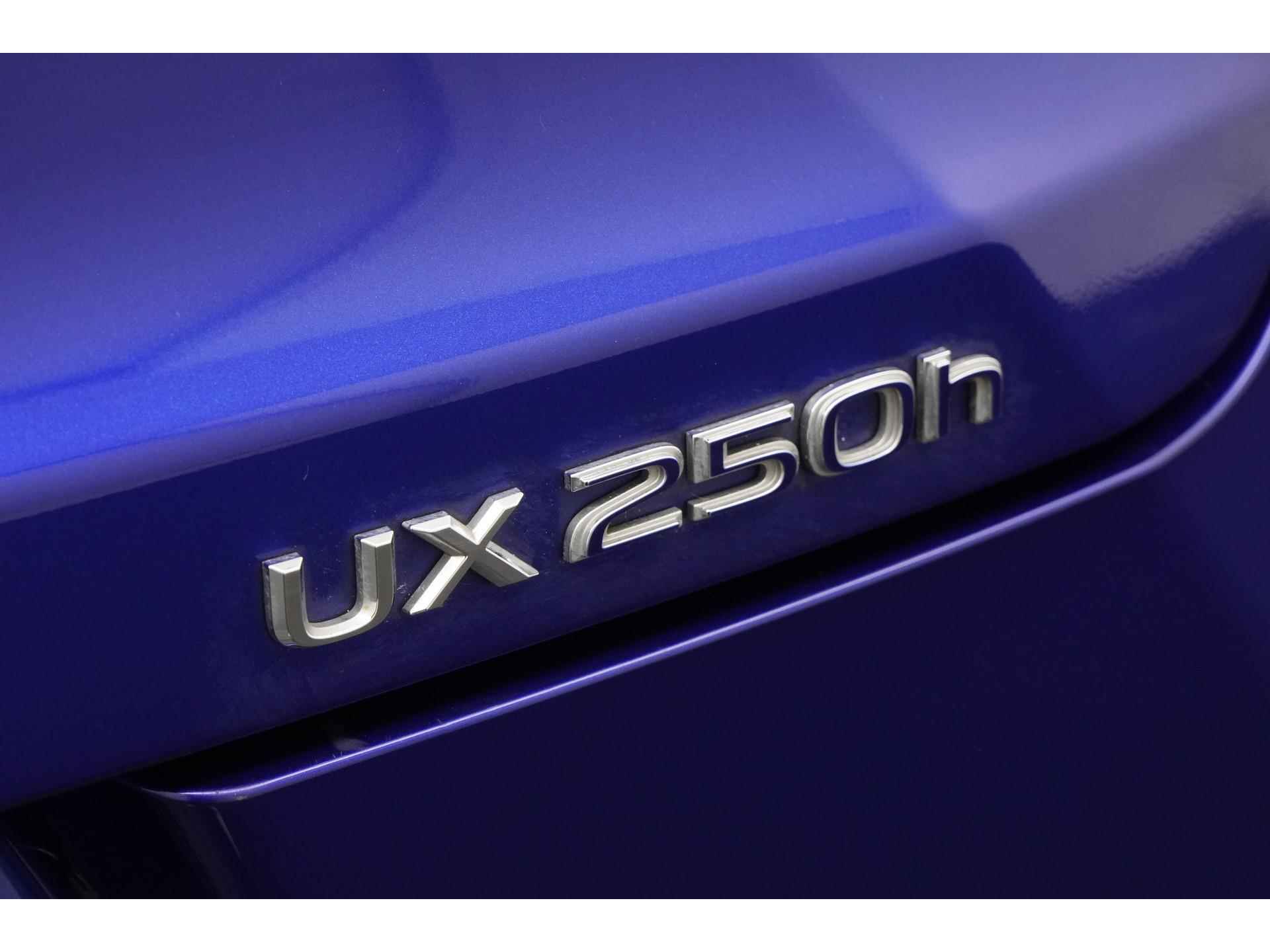 Lexus UX 250h AWD F Sport | Schuifdak | Zondag Open! - 27/46