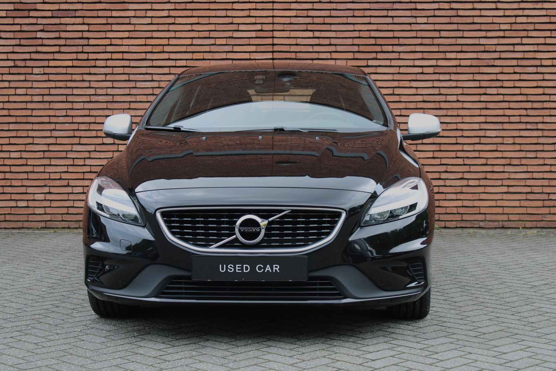 Volvo V40 T4 190PK Business Sport, Verwarmbare Voorstoelen, Cruise Control, Park Assist Achter, Climate Control, 17' Velgen, LED Koplampen, Bestuurder/Passagiersstoel In Hoogte Verstelbaar, Regensensor - 24/29