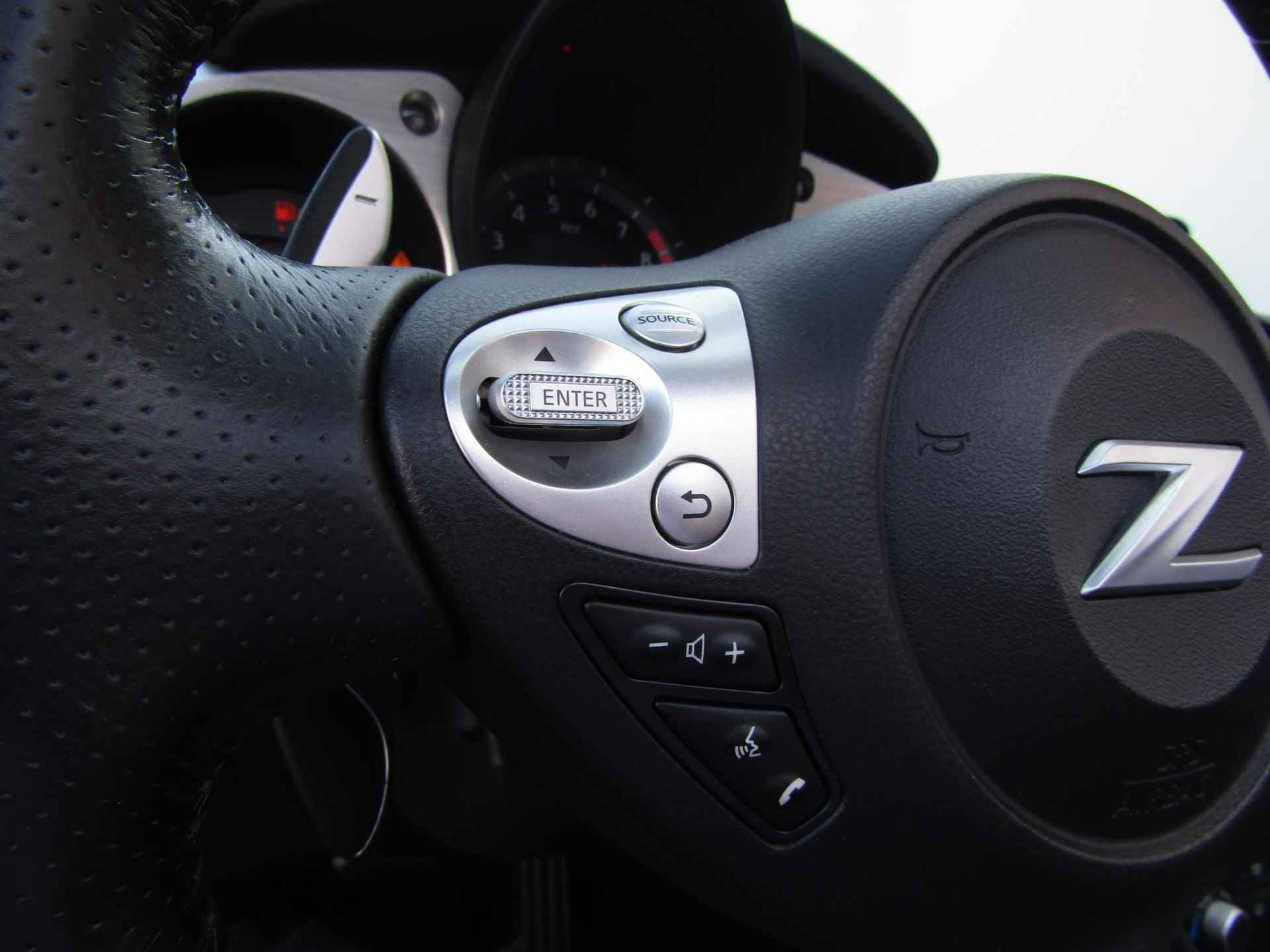 Nissan 370Z Roadster 3.7 V6 Pack | Automaat | BOSE | Navigatie | Leder | Schakelflippers - 38/52
