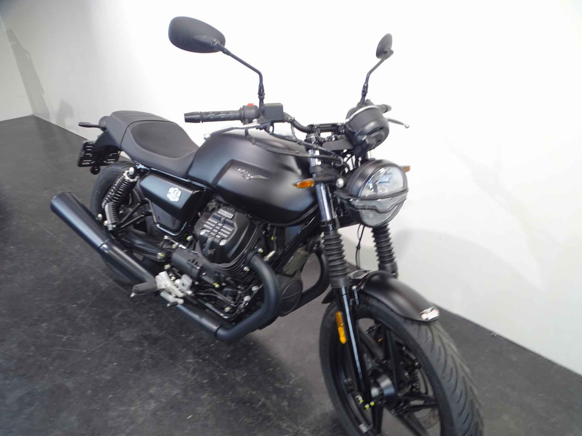 Moto Guzzi V 7 STONE - 2/7