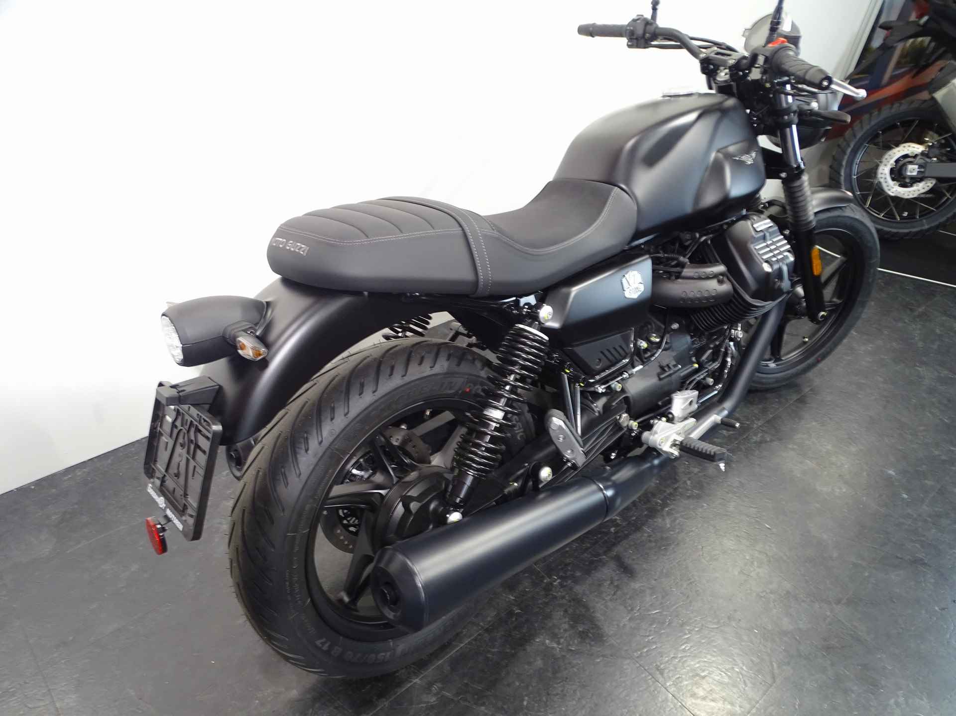 Moto Guzzi V 7 STONE - 3/7