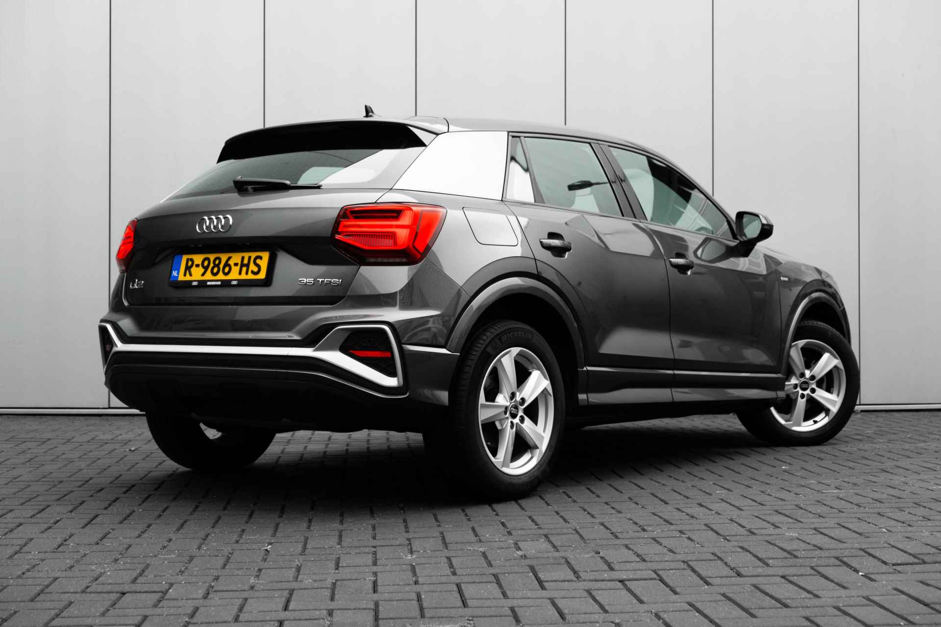 Audi Q2 35 TFSI S Edition S-tronic | Matrix-LED | Achteruitrijcamera | Parkeerhulp plus | Sportstoelen | Stoelverwarming | Cruise contro | Matrix-LED | Achteruitrijcamera | Parkeerhulp plus | Sportstoelen | Stoelverwarming | Cruise control | Audi Virtual Cockpit | Multifunctioneel Sportstuur Leder | - 3/54