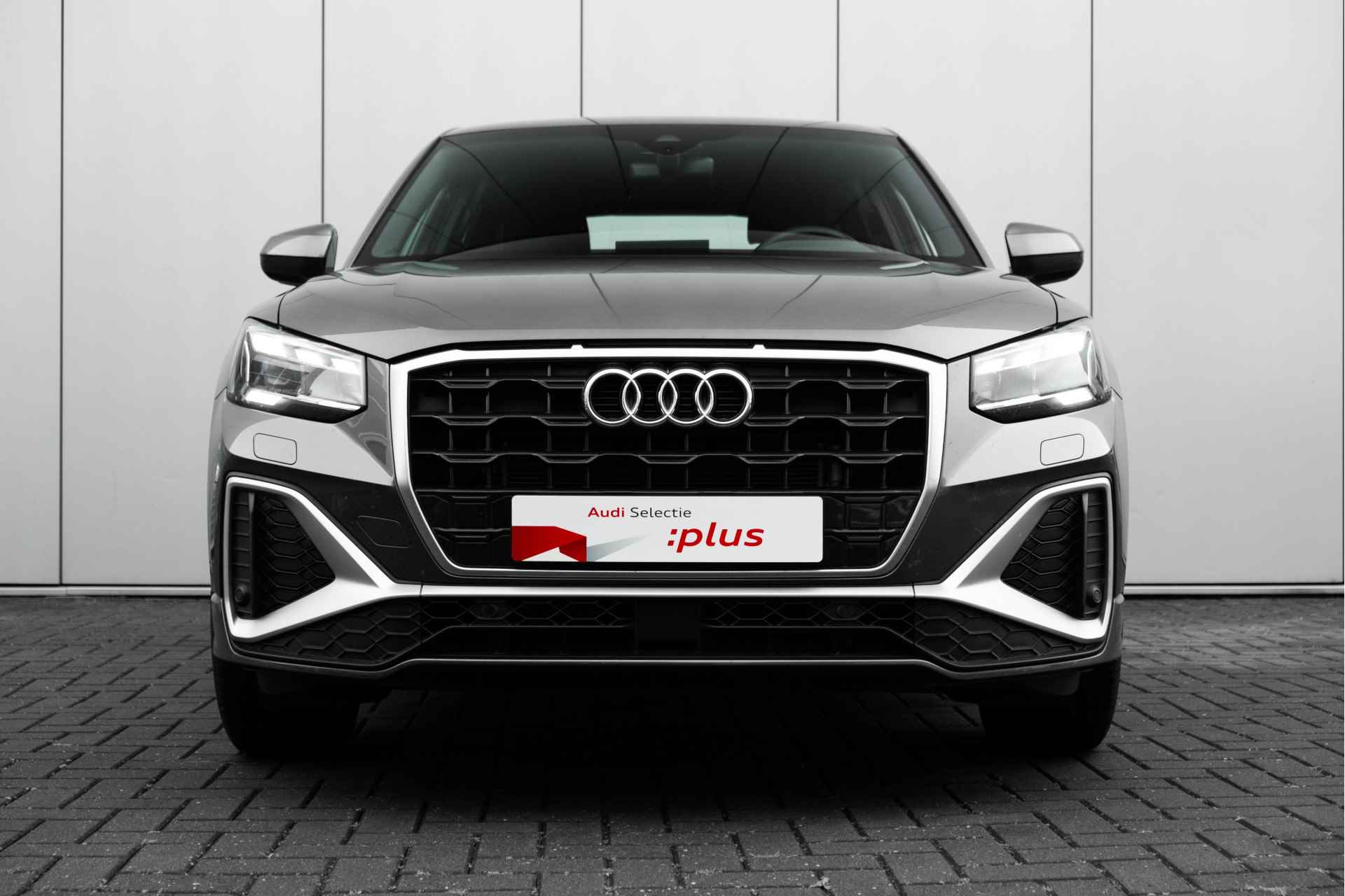 Audi Q2 35 TFSI S Edition S-tronic | Matrix-LED | Achteruitrijcamera | Parkeerhulp plus | Sportstoelen | Stoelverwarming | Cruise contro | Matrix-LED | Achteruitrijcamera | Parkeerhulp plus | Sportstoelen | Stoelverwarming | Cruise control | Audi Virtual Cockpit | Multifunctioneel Sportstuur Leder | - 4/54