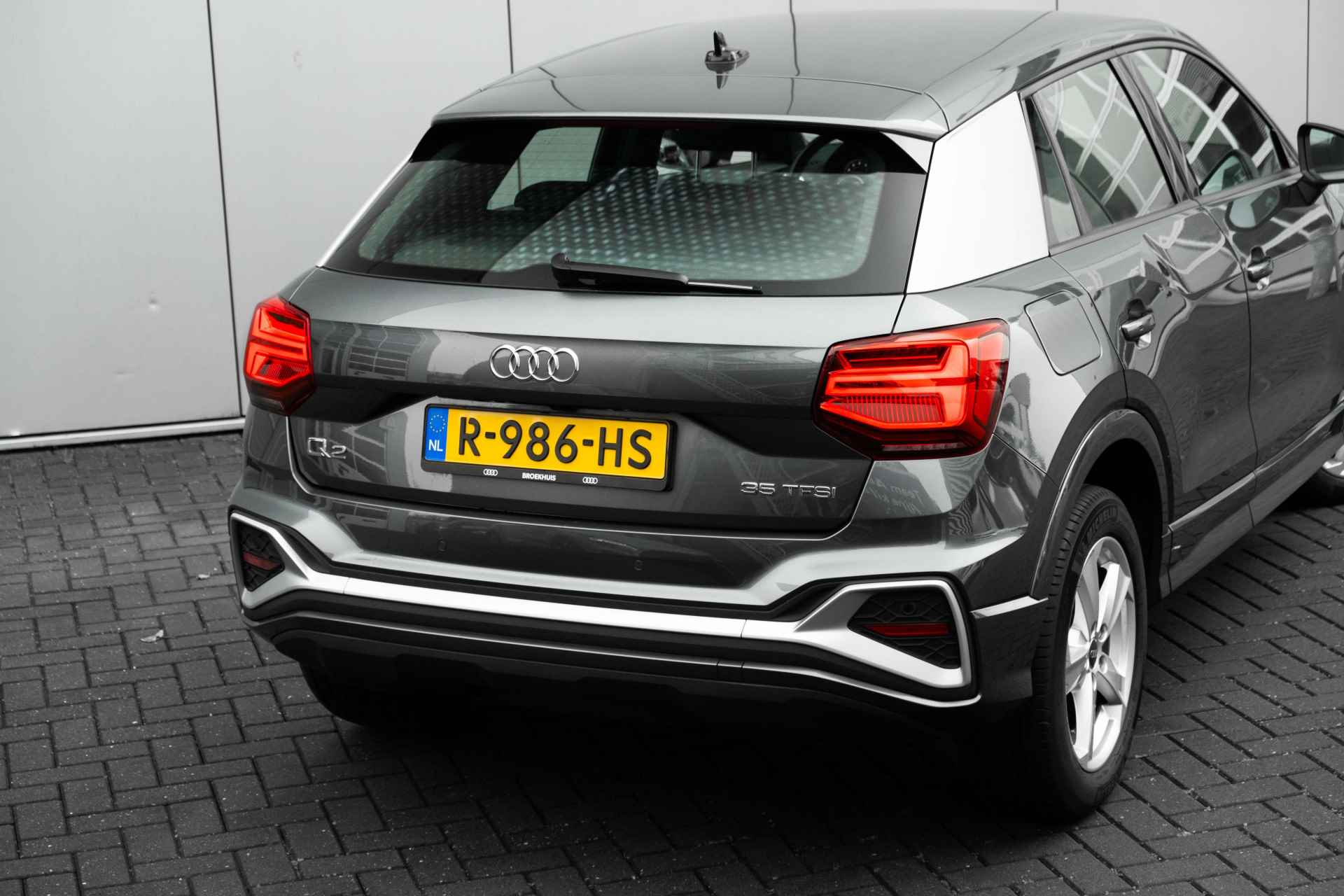 Audi Q2 35 TFSI S Edition S-tronic | Matrix-LED | Achteruitrijcamera | Parkeerhulp plus | Sportstoelen | Stoelverwarming | Cruise contro | Matrix-LED | Achteruitrijcamera | Parkeerhulp plus | Sportstoelen | Stoelverwarming | Cruise control | Audi Virtual Cockpit | Multifunctioneel Sportstuur Leder | - 19/54