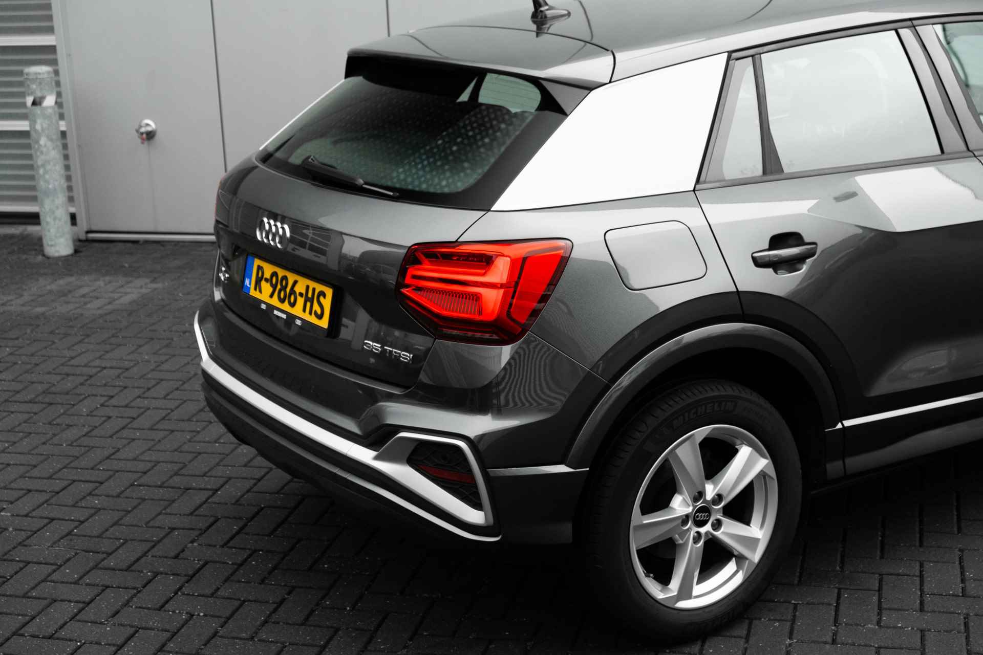 Audi Q2 35 TFSI S Edition S-tronic | Matrix-LED | Achteruitrijcamera | Parkeerhulp plus | Sportstoelen | Stoelverwarming | Cruise contro | Matrix-LED | Achteruitrijcamera | Parkeerhulp plus | Sportstoelen | Stoelverwarming | Cruise control | Audi Virtual Cockpit | Multifunctioneel Sportstuur Leder | - 21/54