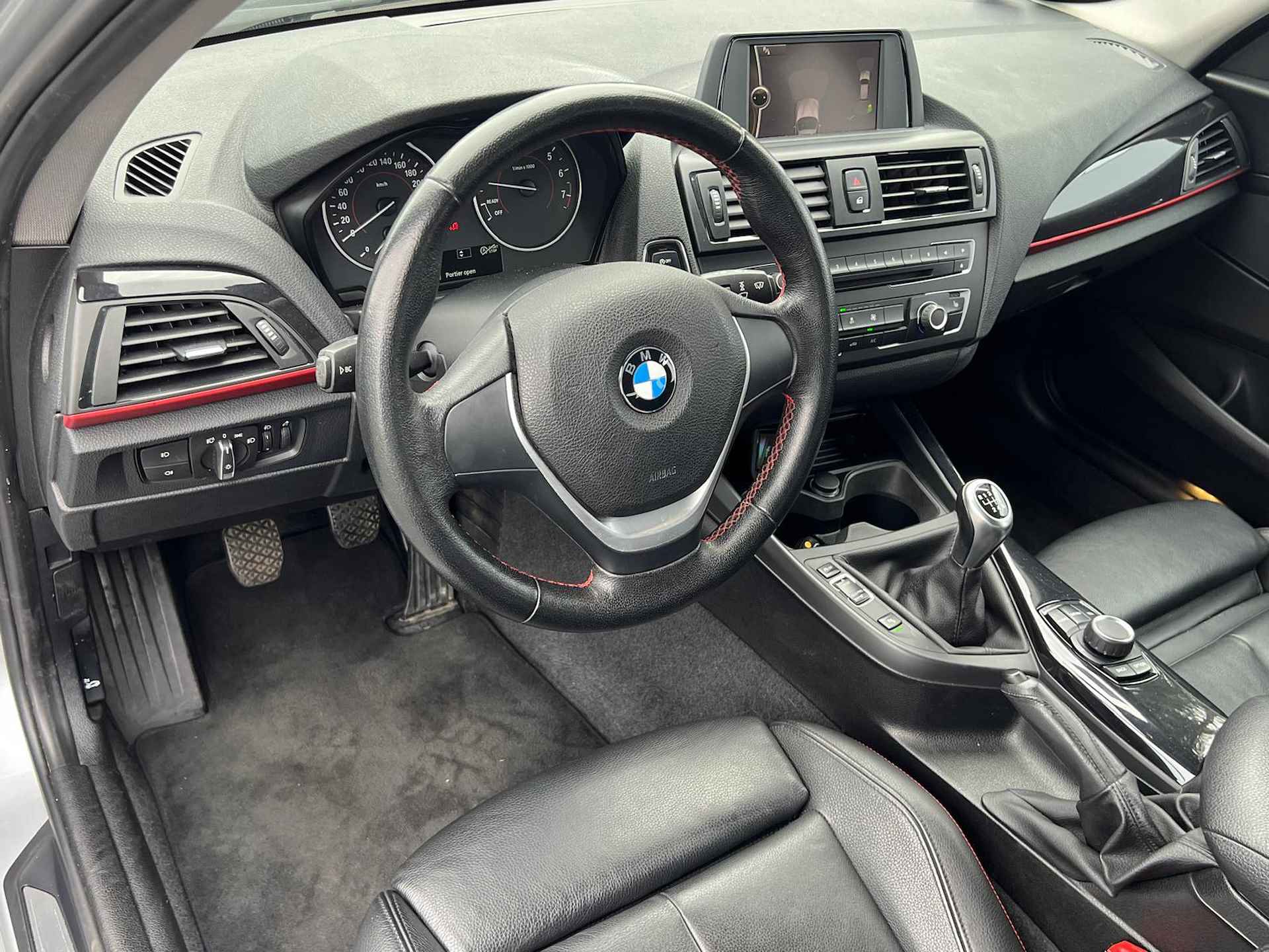 BMW 1-serie 118i Business  Handgeschakeld - Leder - Stoelverwarming  - 17'' Lichtmetaal - Parkeerhulp voor + achter - Auto is bij ons onderhouden - 9/39