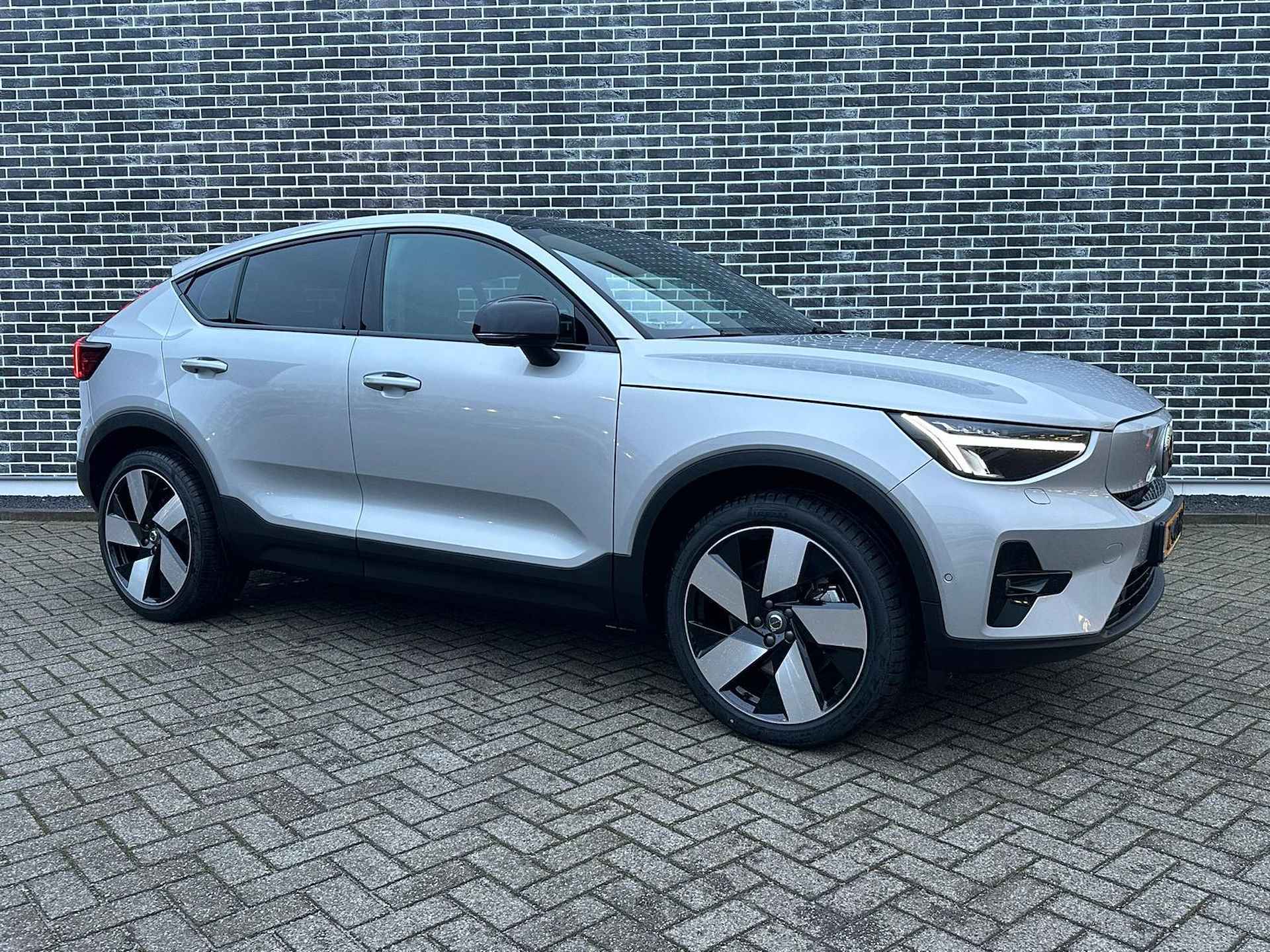 Volvo C40 Extended Range Ultimate 82kWh | Adaptive cruise control | 360 camera | Trekhaak | Keyless | Harman Kardon audio | Panoramadak | Stoel- en stuurverwarming - 3/26