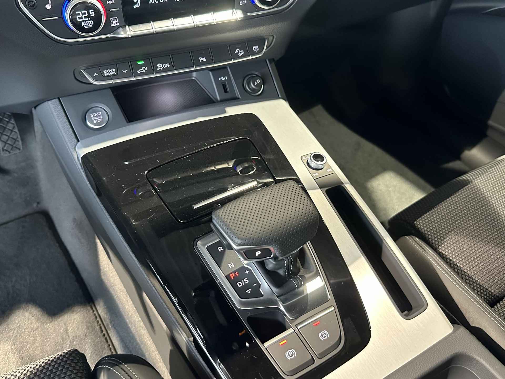 Audi Q5 Sportback 50 TFSI e S edition | Uit voorraad leverbaar | Optiek zwart pakket | Half Leder | Cruise control | Navigatie | Camera | Stoelverwarming | - 18/26