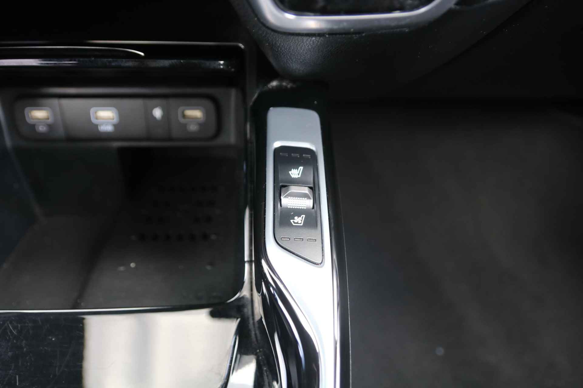 Kia Sorento 1.6 T-GDI Hybrid 2WD ExecutiveLine 5p. | Airco | Navi | Camera | Stoelverwarming | Stoelverkoeling | Leder | Panoramadak | Cruise Control | LM Velgen | 360 Camera | - 27/34