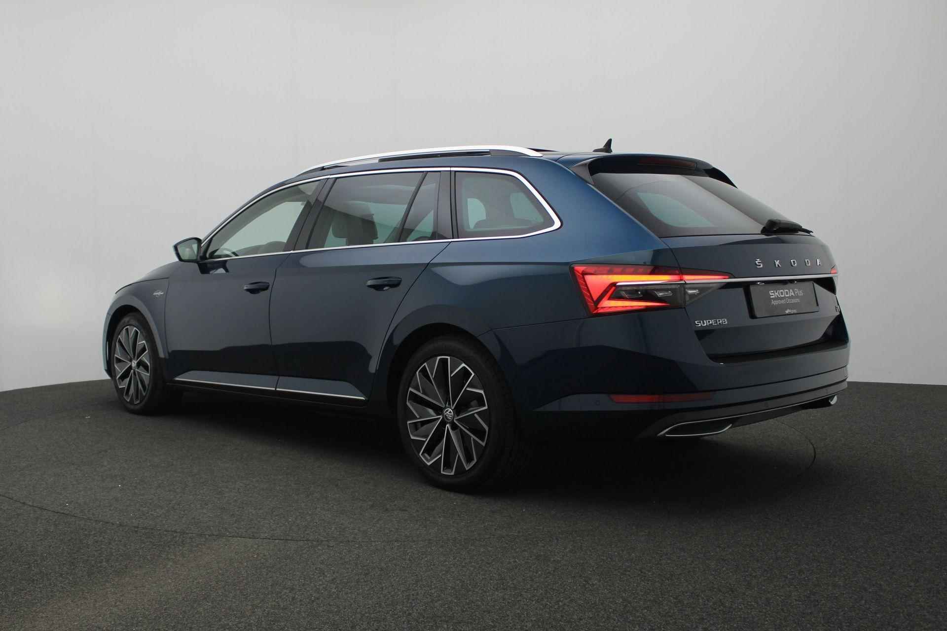 Skoda Superb Combi 1.4 TSI 218 pk DSG iV Laurin & Klement | Panoramadak | Trekhaak | Leder | Geheugenstoelen | Matrix LED | Navigatie Columbus | Adaptief onderstel - 44/53