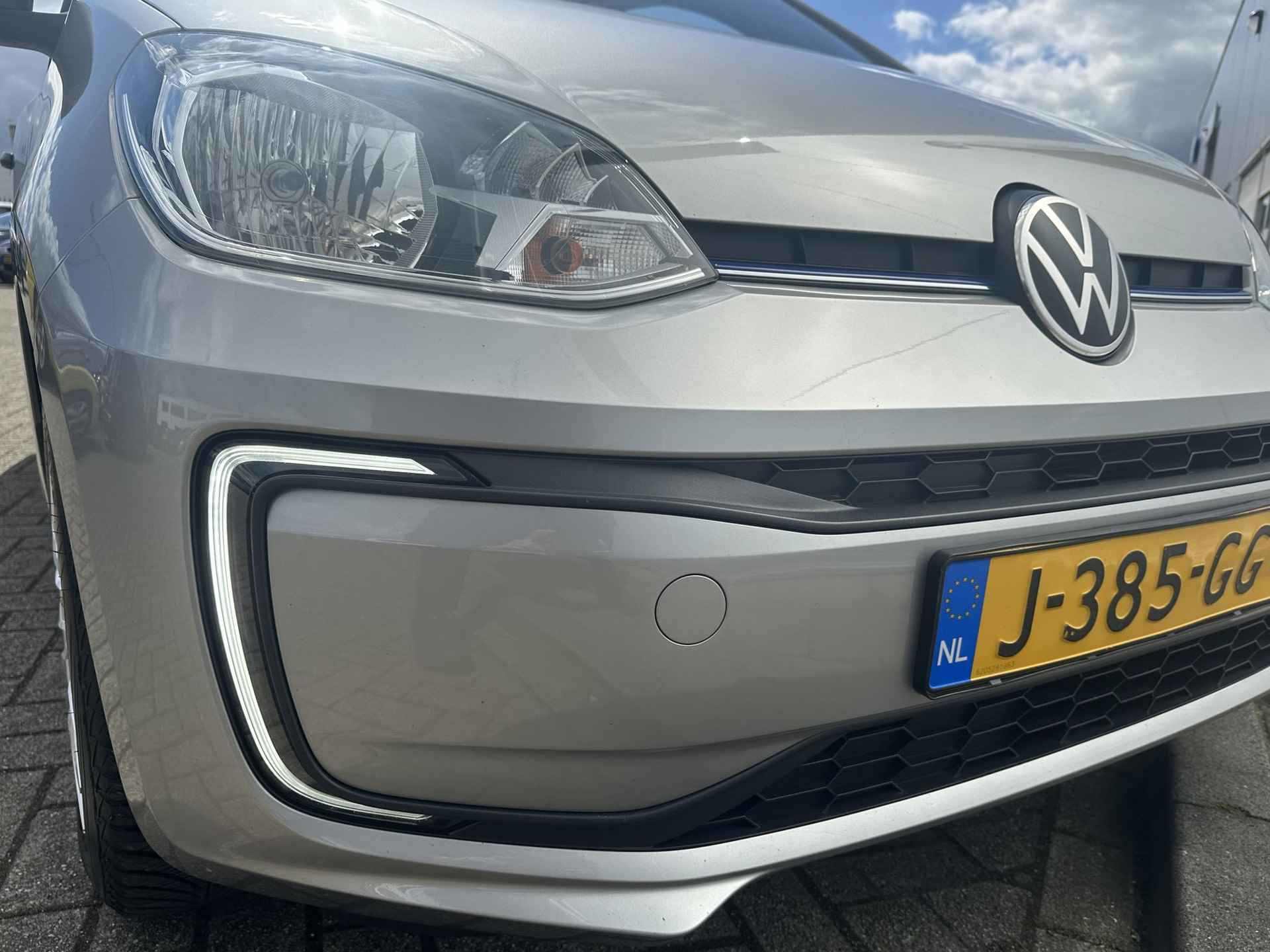 Volkswagen e-Up! e-up! Style 1e Eigenaar | All-Season banden | Climate control | App-connect | 12 maanden garantie! | - 17/27