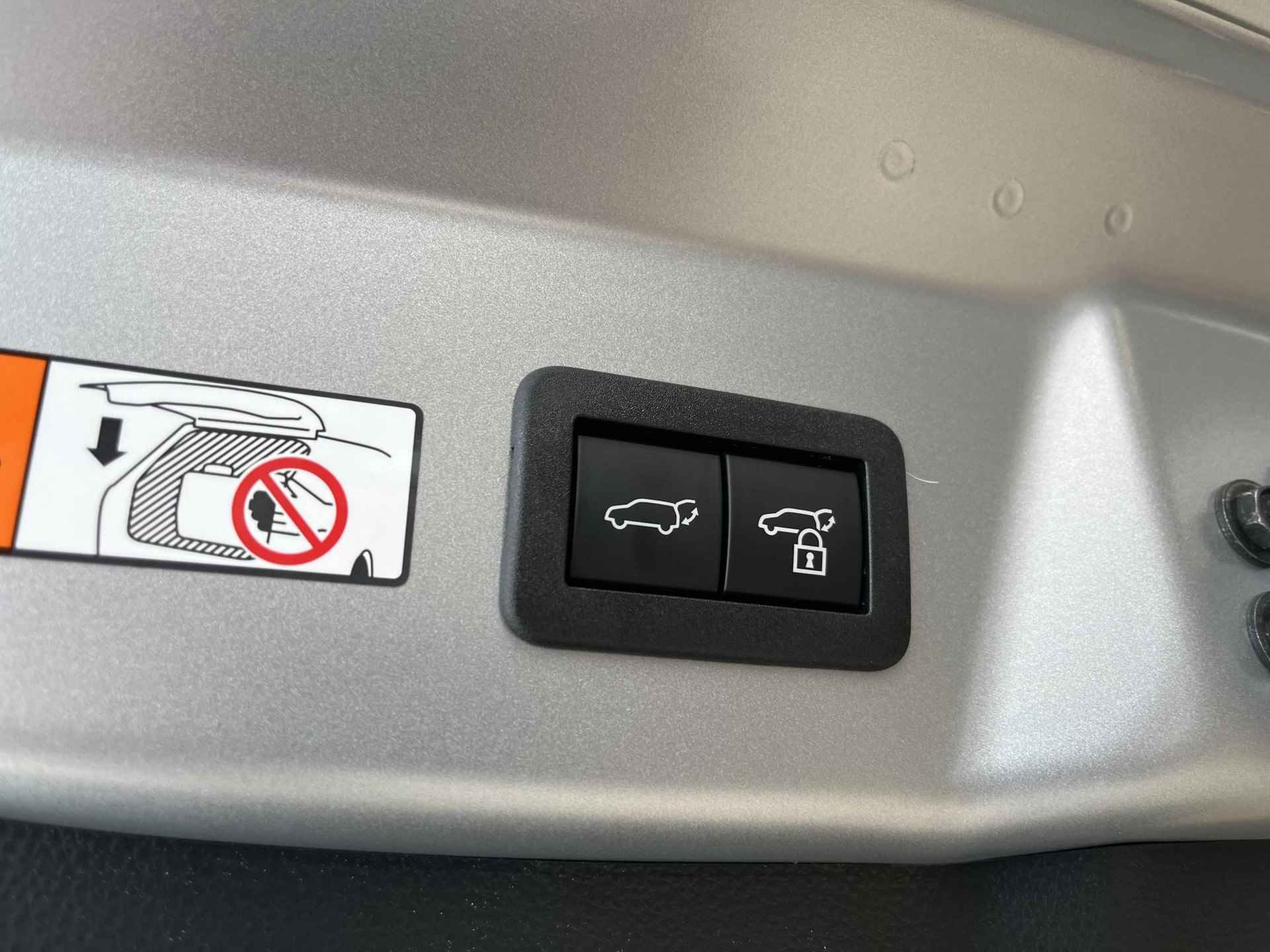 Toyota Prius 2.0 Plug-in Executive | Direct leverbaar! | Apple/Android | Navigatiesyteem | Camera | - 13/33