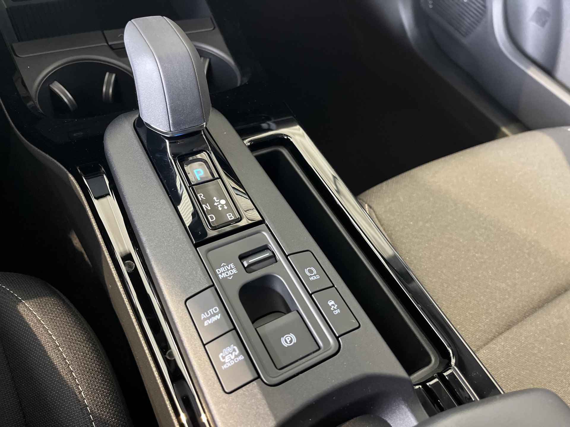 Toyota Prius 2.0 Plug-in Executive | Direct leverbaar! | Apple/Android | Navigatiesyteem | Camera | - 31/33
