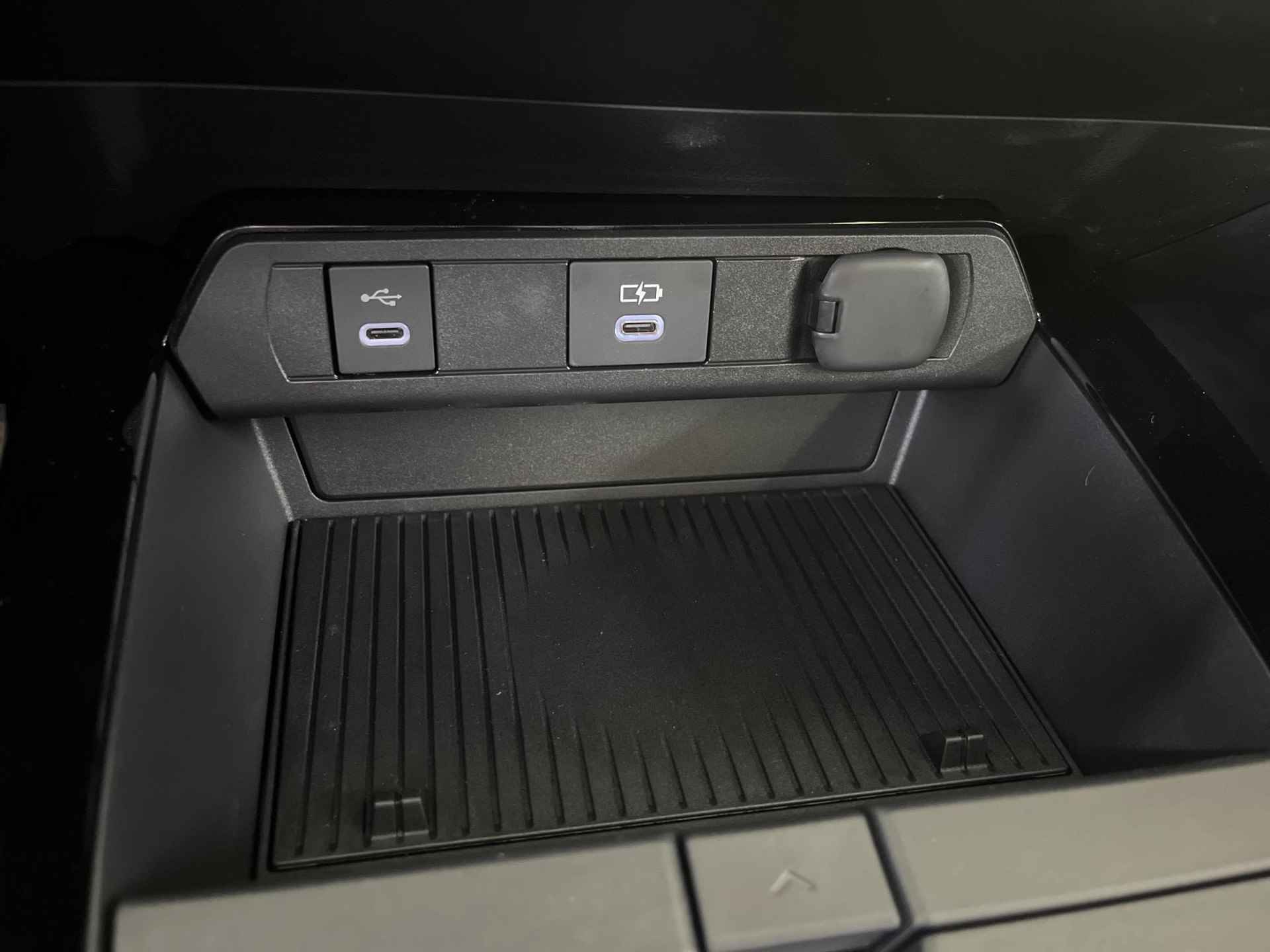 Toyota Prius 2.0 Plug-in Executive | Direct leverbaar! | Apple/Android | Navigatiesyteem | Camera | - 32/33