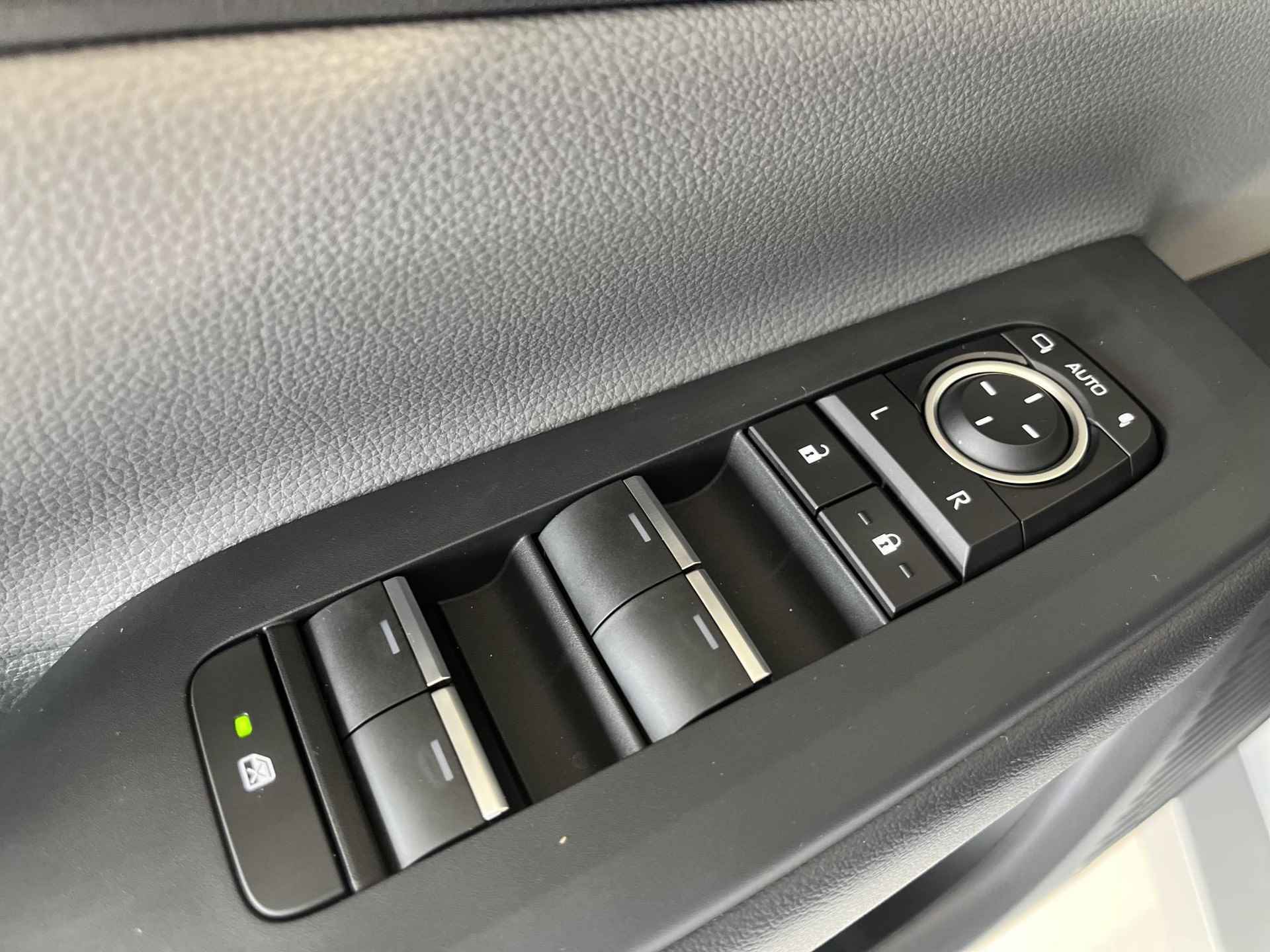 Toyota Prius 2.0 Plug-in Executive | Direct leverbaar! | Apple/Android | Navigatiesyteem | Camera | - 17/33