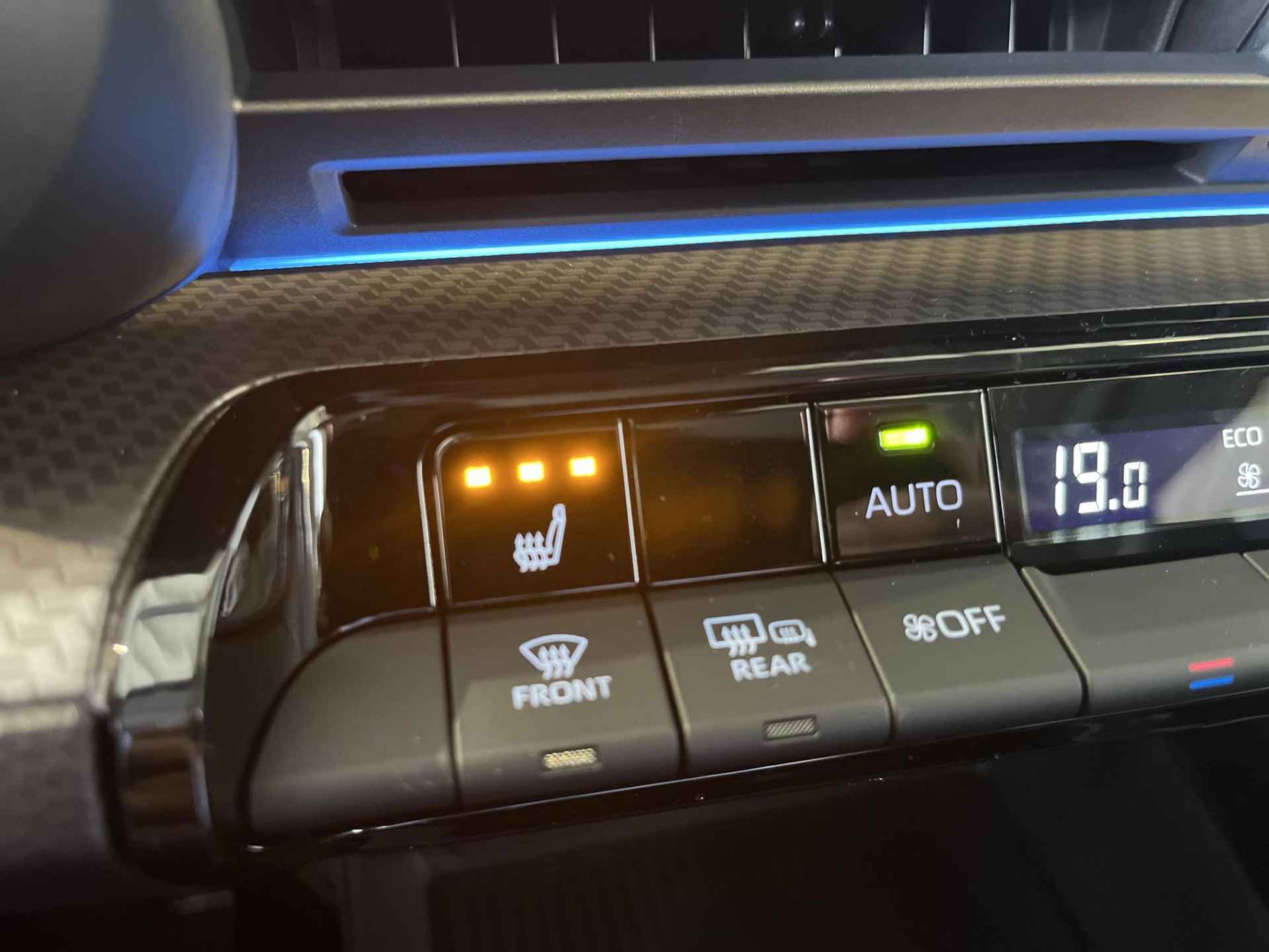 Toyota Prius 2.0 Plug-in Executive | Direct leverbaar! | Apple/Android | Navigatiesyteem | Camera | - 25/33
