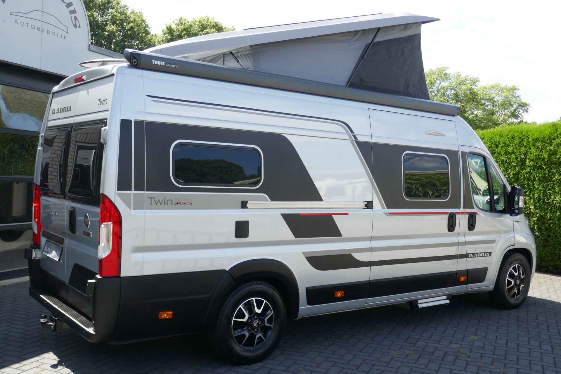 Adria Twin Supreme 640 SGX Sports 160 pk AUTOMAAT 9-Traps Euro6 Fiat Ducato **Lengtebedden in hoogte verstelbaar/Hefdak met 2 slaappla - 2/88