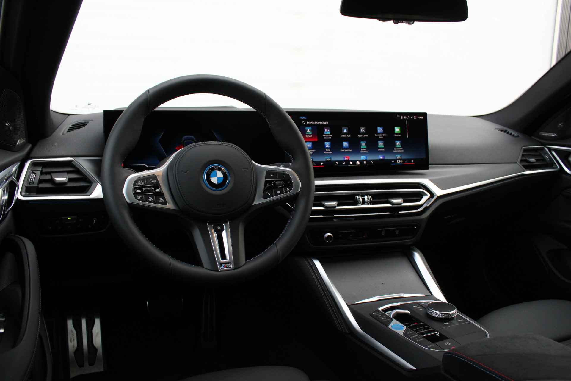 BMW i4 M50 High Executive 84 kWh / Schuif-kanteldak / Adaptief M Onderstel / Parking Assistant Plus / Driving Assistant Professional / Comfort Access / Harman Kardon - 35/41