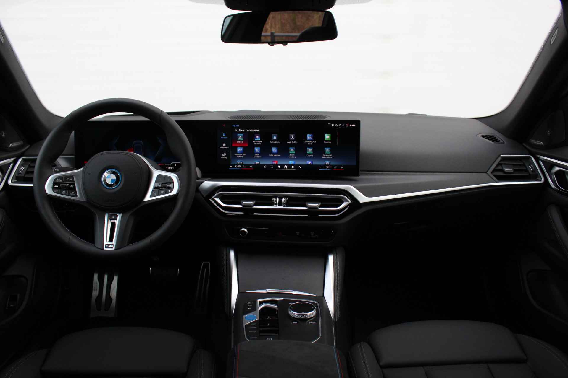 BMW i4 M50 High Executive 84 kWh / Schuif-kanteldak / Adaptief M Onderstel / Parking Assistant Plus / Driving Assistant Professional / Comfort Access / Harman Kardon - 36/41